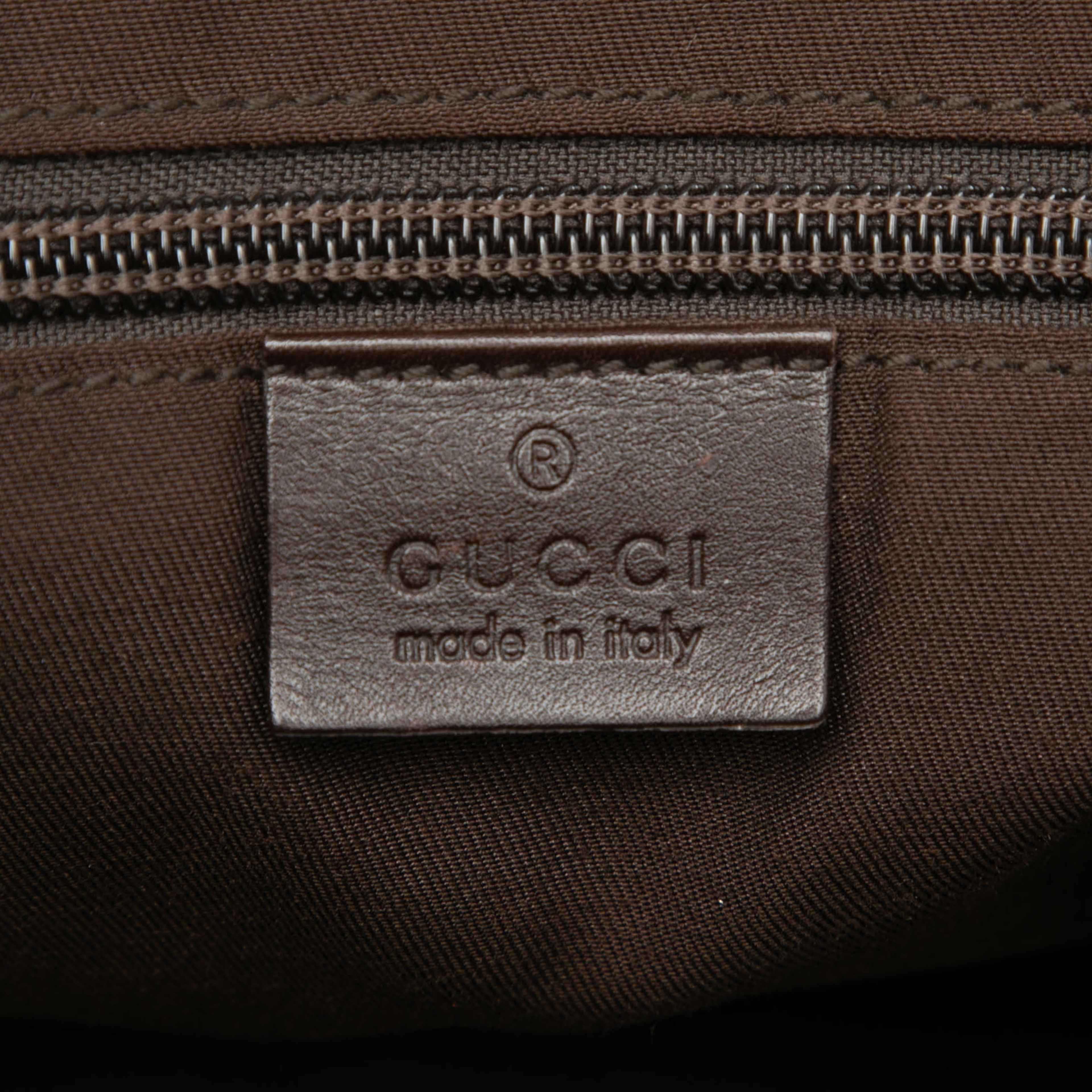 Gucci Gg Canvas Messenger Bag, från Luxclusif, i färgen beige. Klicka för att öppna bilden i stort format