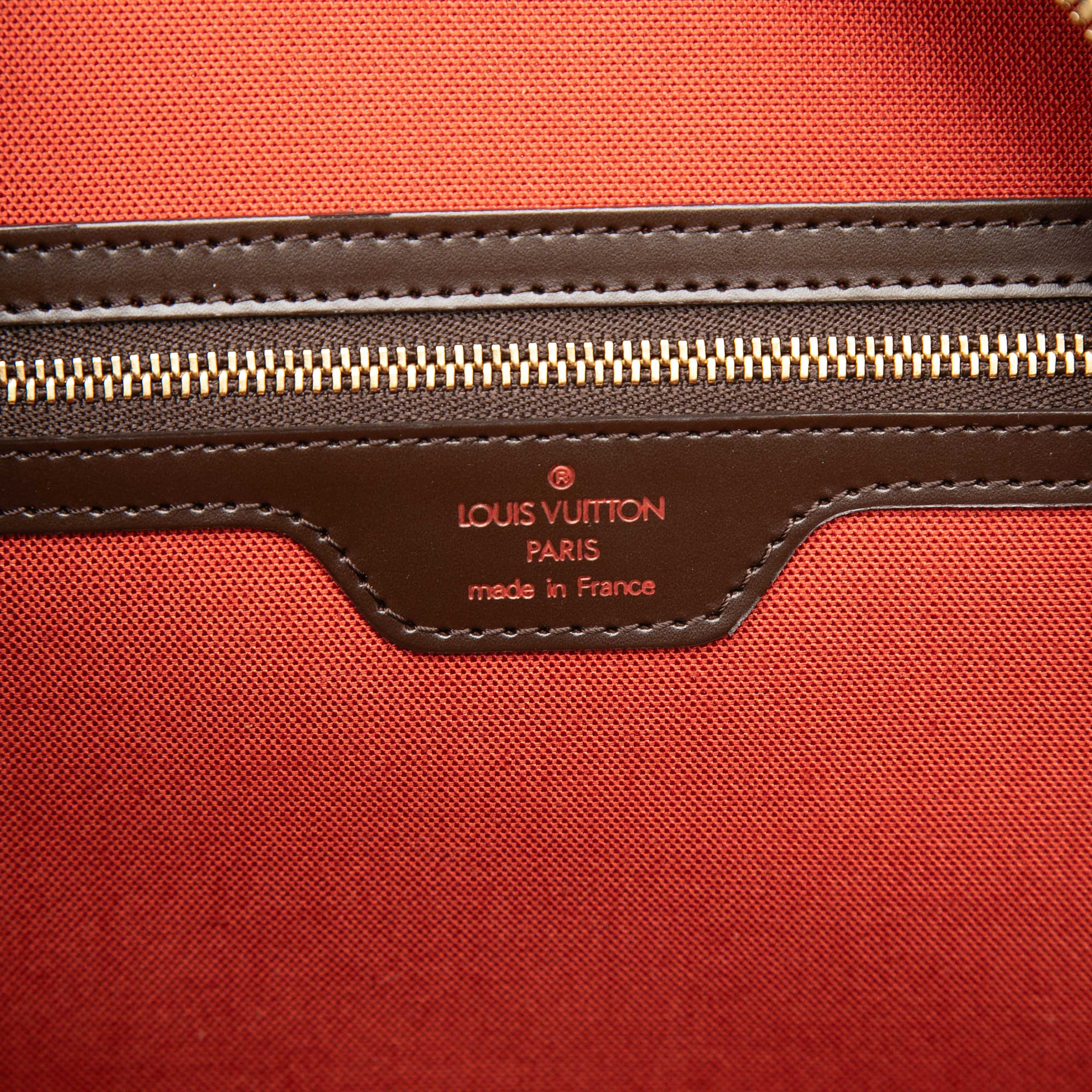 Louis Vuitton Damier Ebene Nolita, från Luxclusif, i färgen brown. Klicka för att öppna bilden i stort format