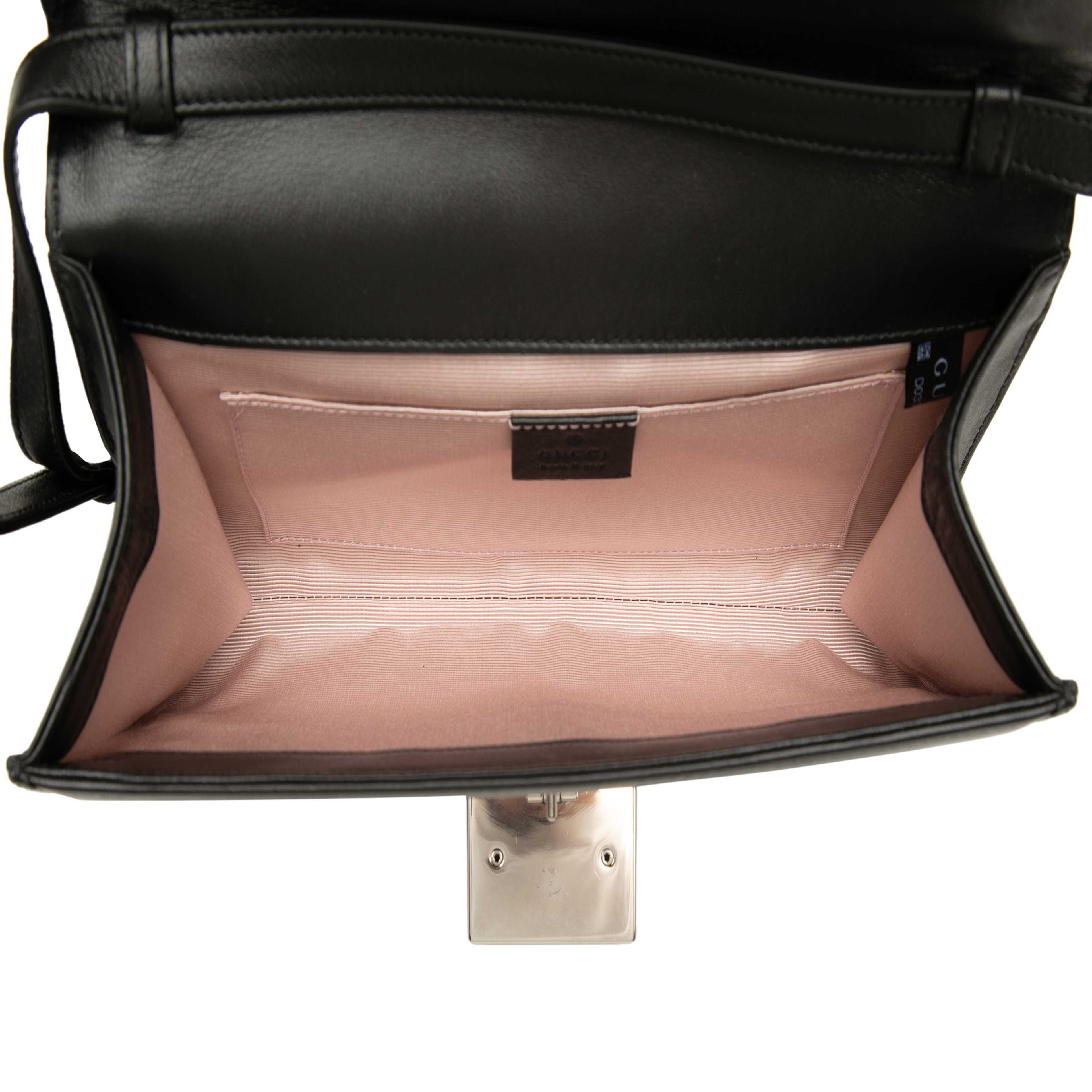 Gucci Calfskin Linea Matisse Interlocking G Crossbody, från Luxclusif, i färgen svart. Klicka för att öppna bilden i stort format