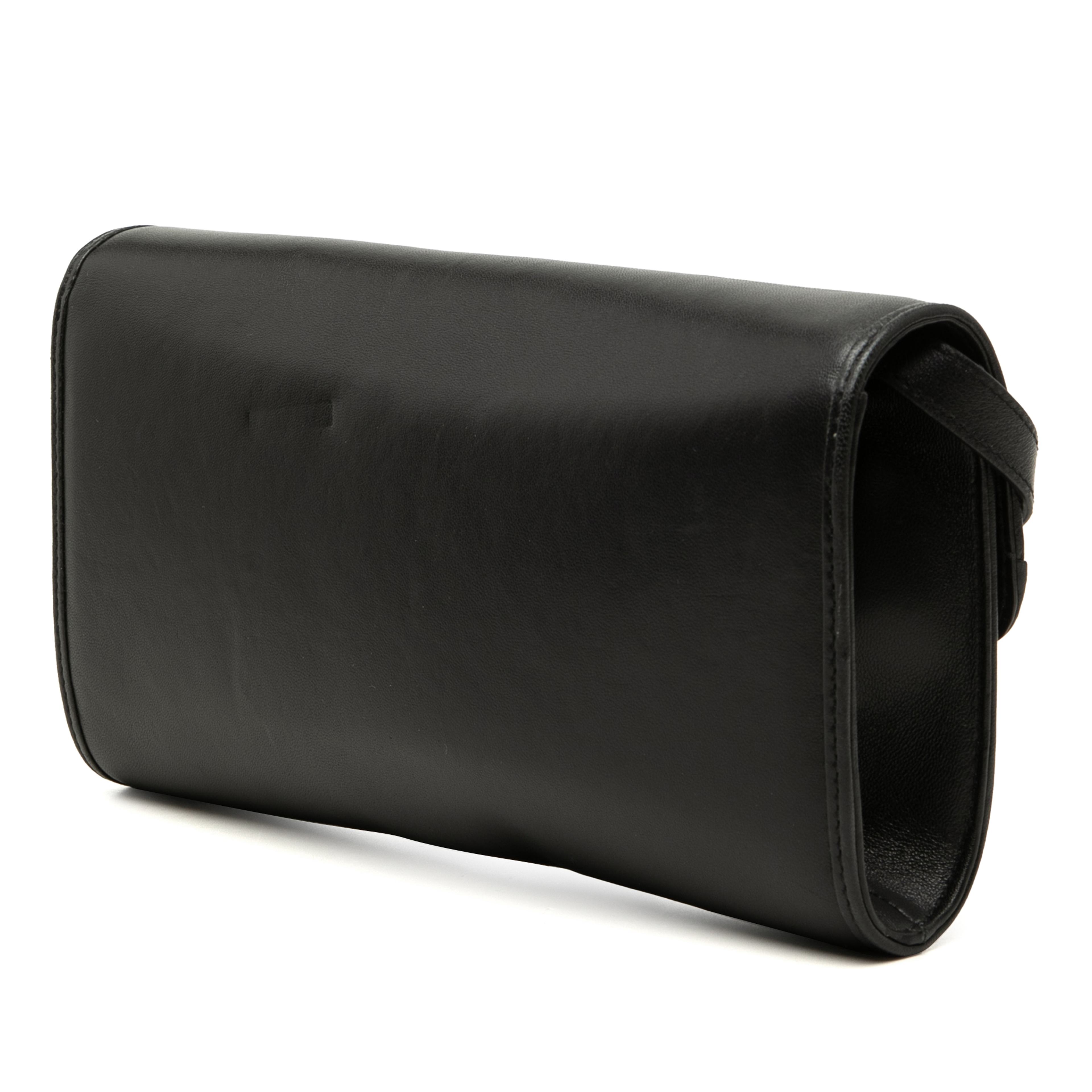 Gucci Calfskin Linea Matisse Interlocking G Crossbody, från Luxclusif, i färgen svart. Klicka för att öppna bilden i stort format