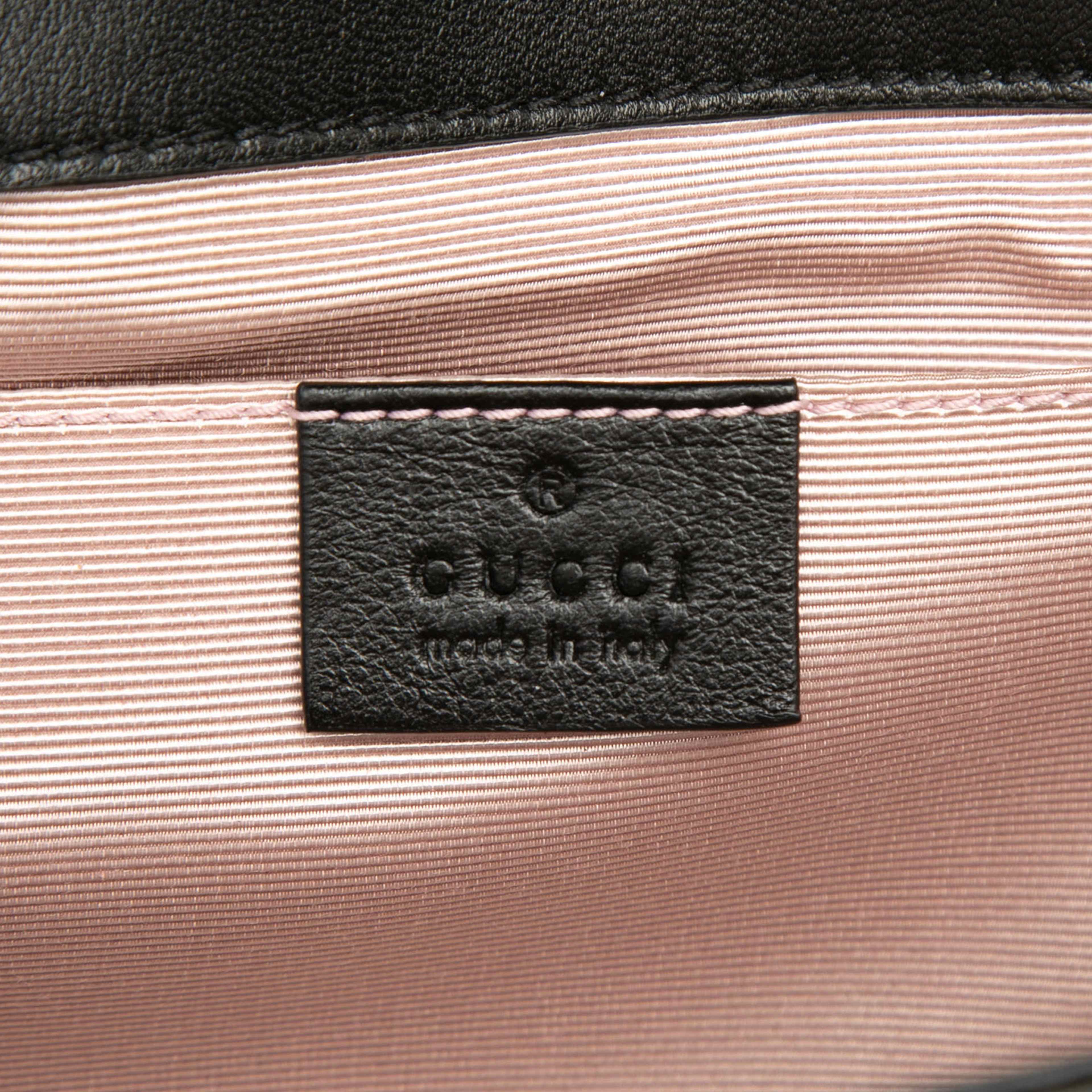 Gucci Calfskin Linea Matisse Interlocking G Crossbody, från Luxclusif, i färgen svart. Klicka för att öppna bilden i stort format