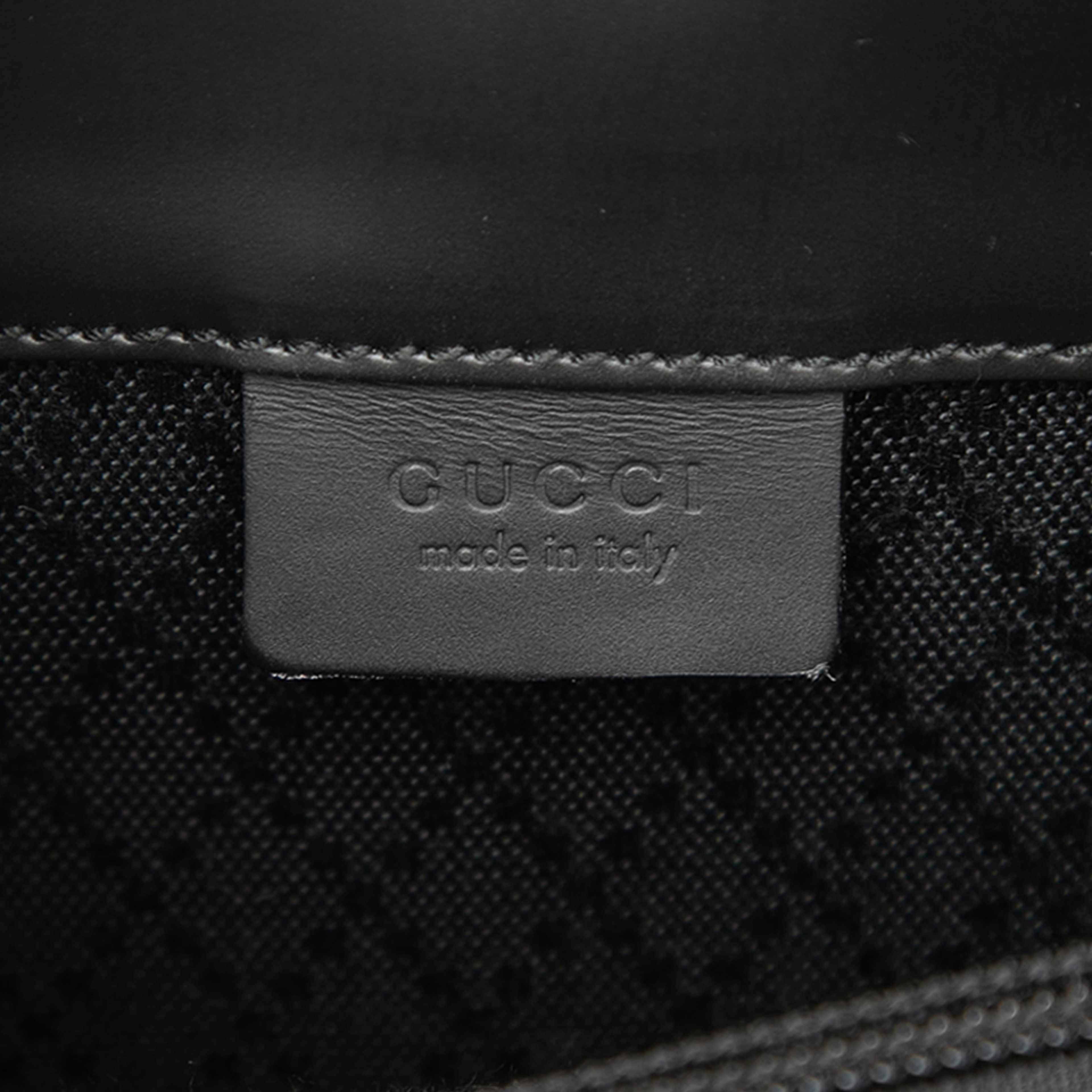 Gucci Gg Nylon Shoulder Bag, från Luxclusif, i färgen svart. Klicka för att öppna bilden i stort format