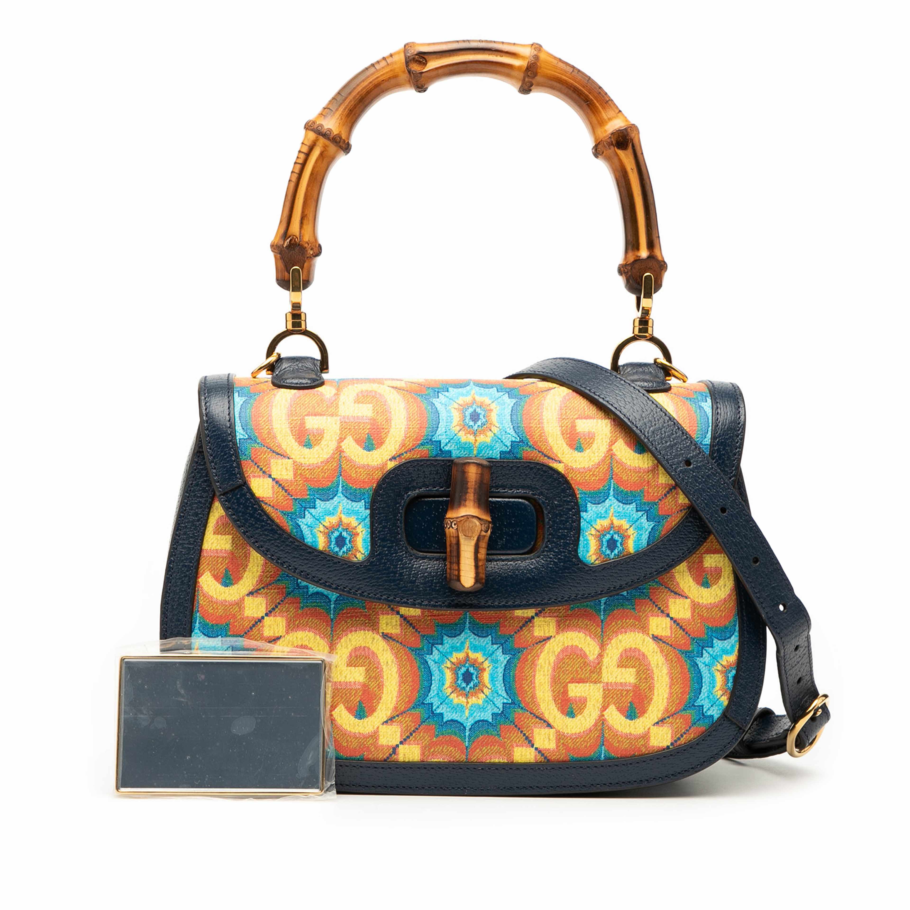 Gucci 100th Anniversary Medium Gg Coated Canvas Kaleidoscope 1947 Bamboo Top Handle Bag, från Luxclusif, i färgen blå. Klicka för att öppna bilden i stort format