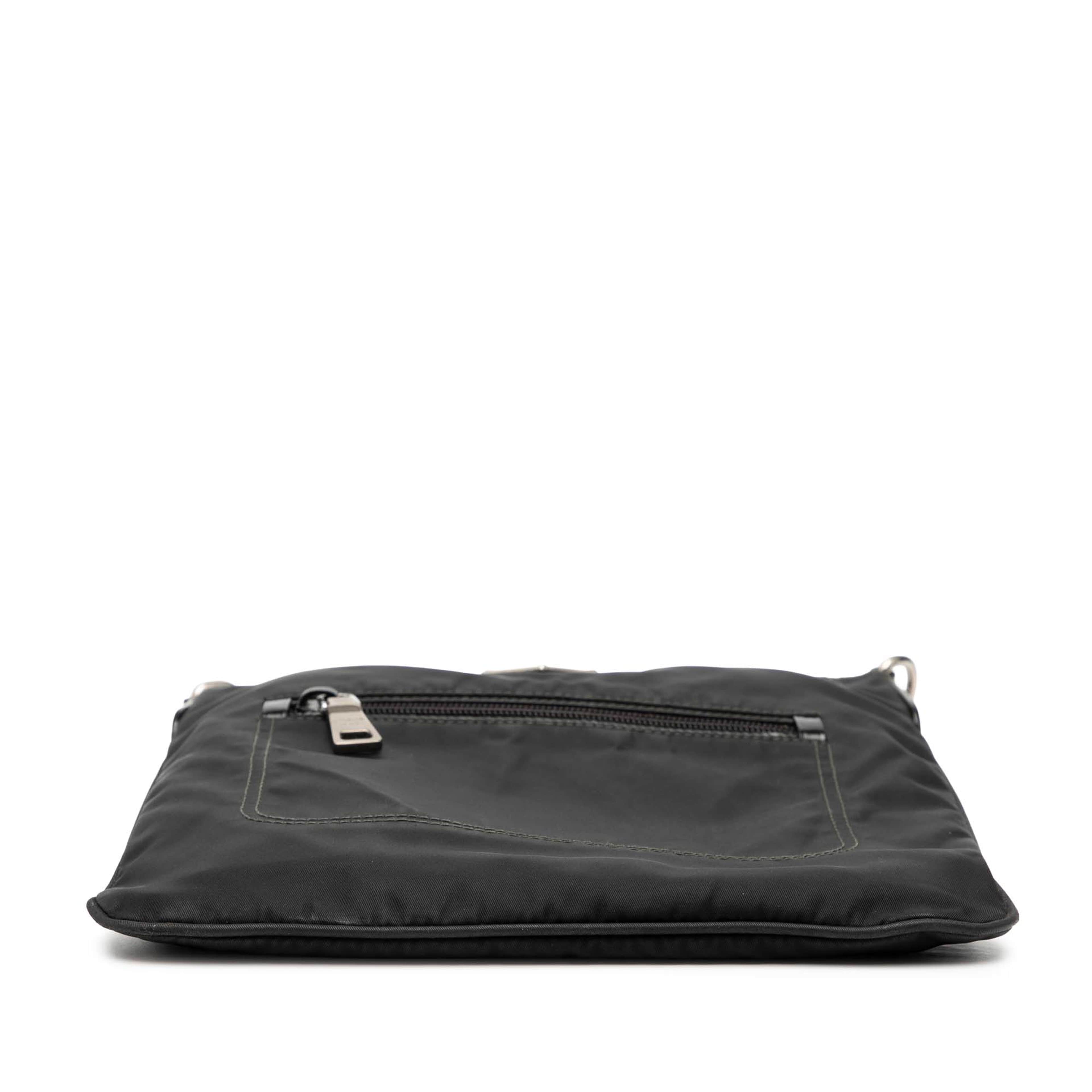 Prada Tessuto Zip Top Crossbody, från Luxclusif, i färgen black. Klicka för att öppna bilden i stort format