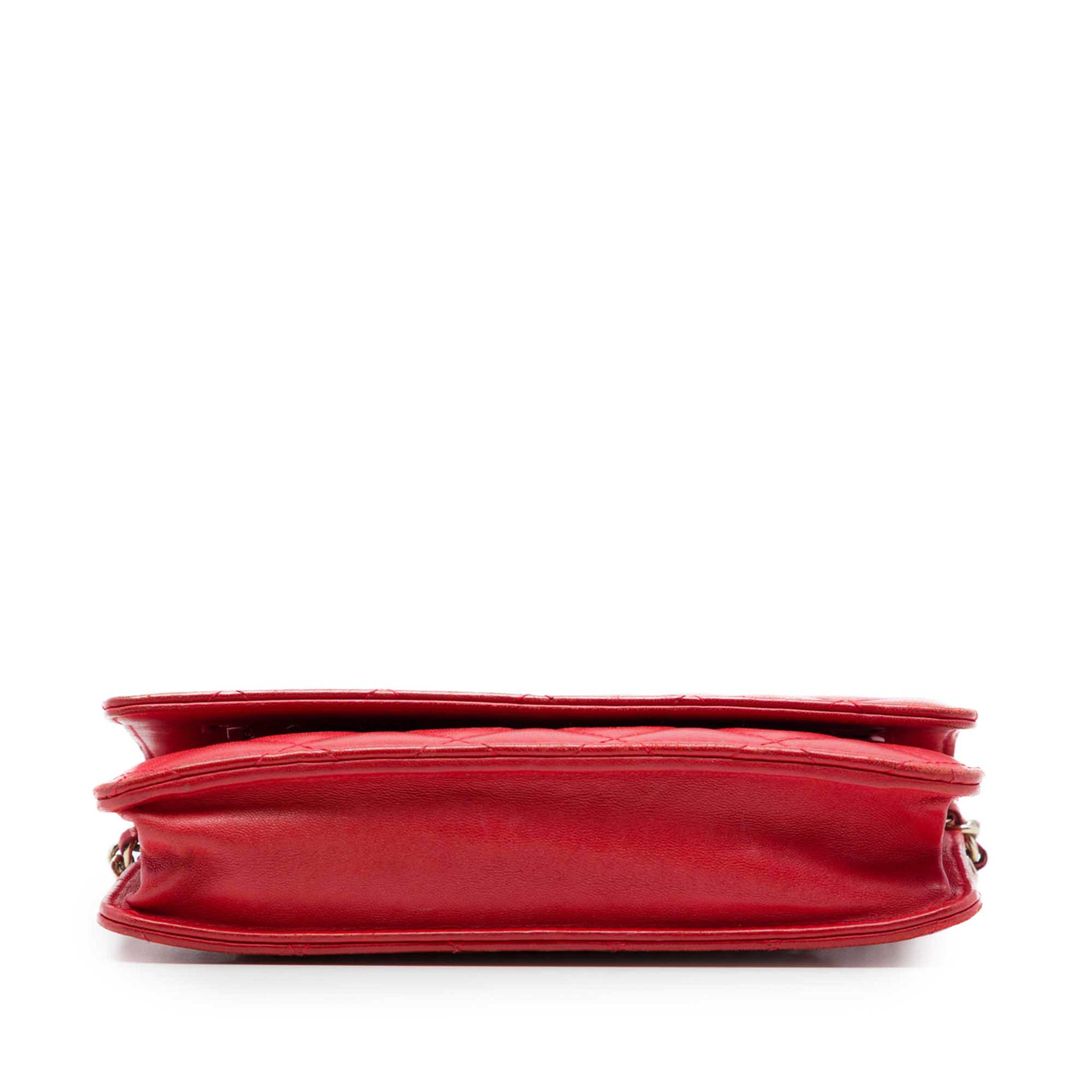 Chanel Cc Quilted Lambskin Wallet On Chain, från Luxclusif, i färgen röd. Klicka för att öppna bilden i stort format