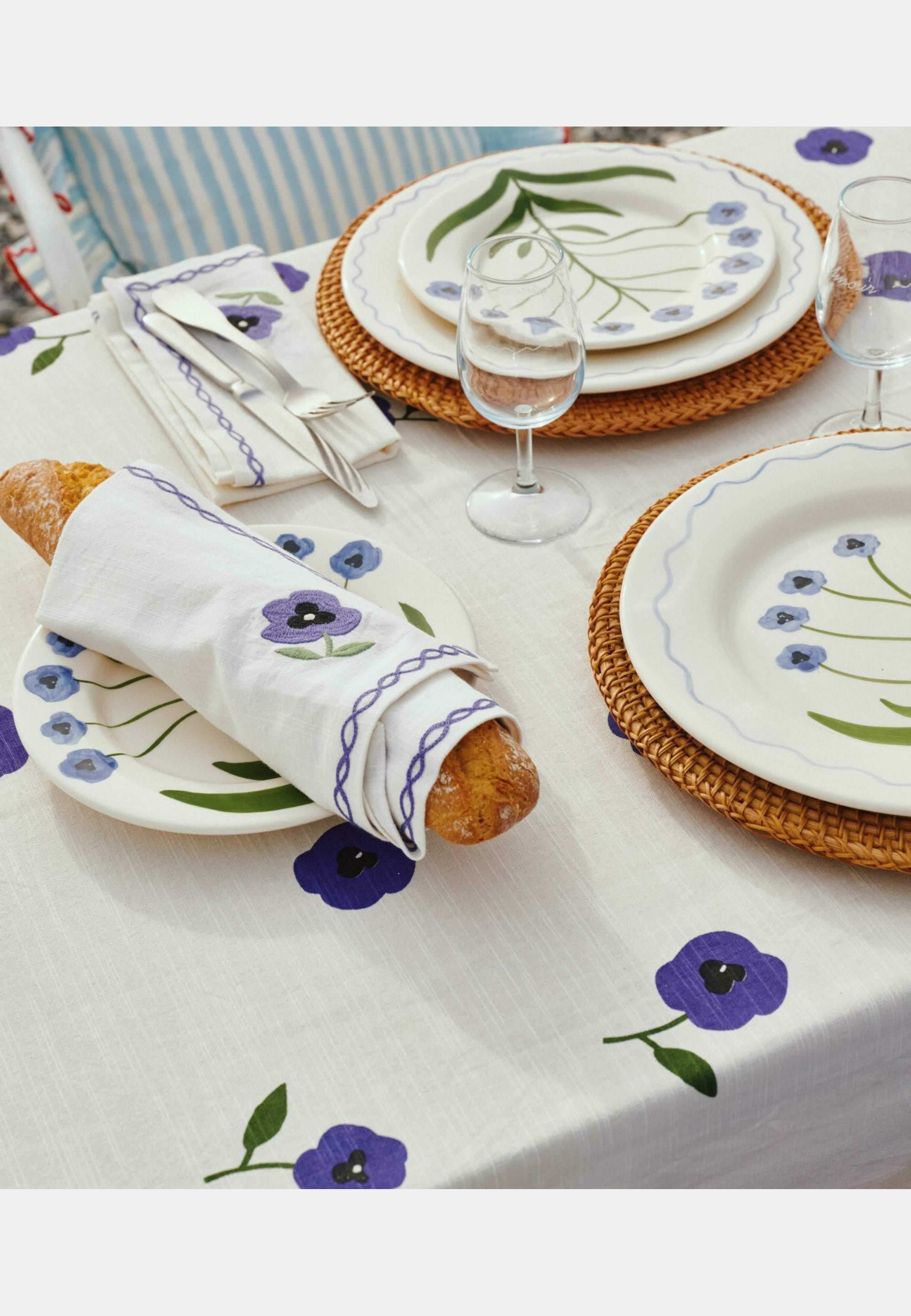 Madelen Möllard Pansy Servett 4-pack - 45x45 Cm, från Pick A Poppy, i färgen blue. Klicka för att öppna bilden i stort format