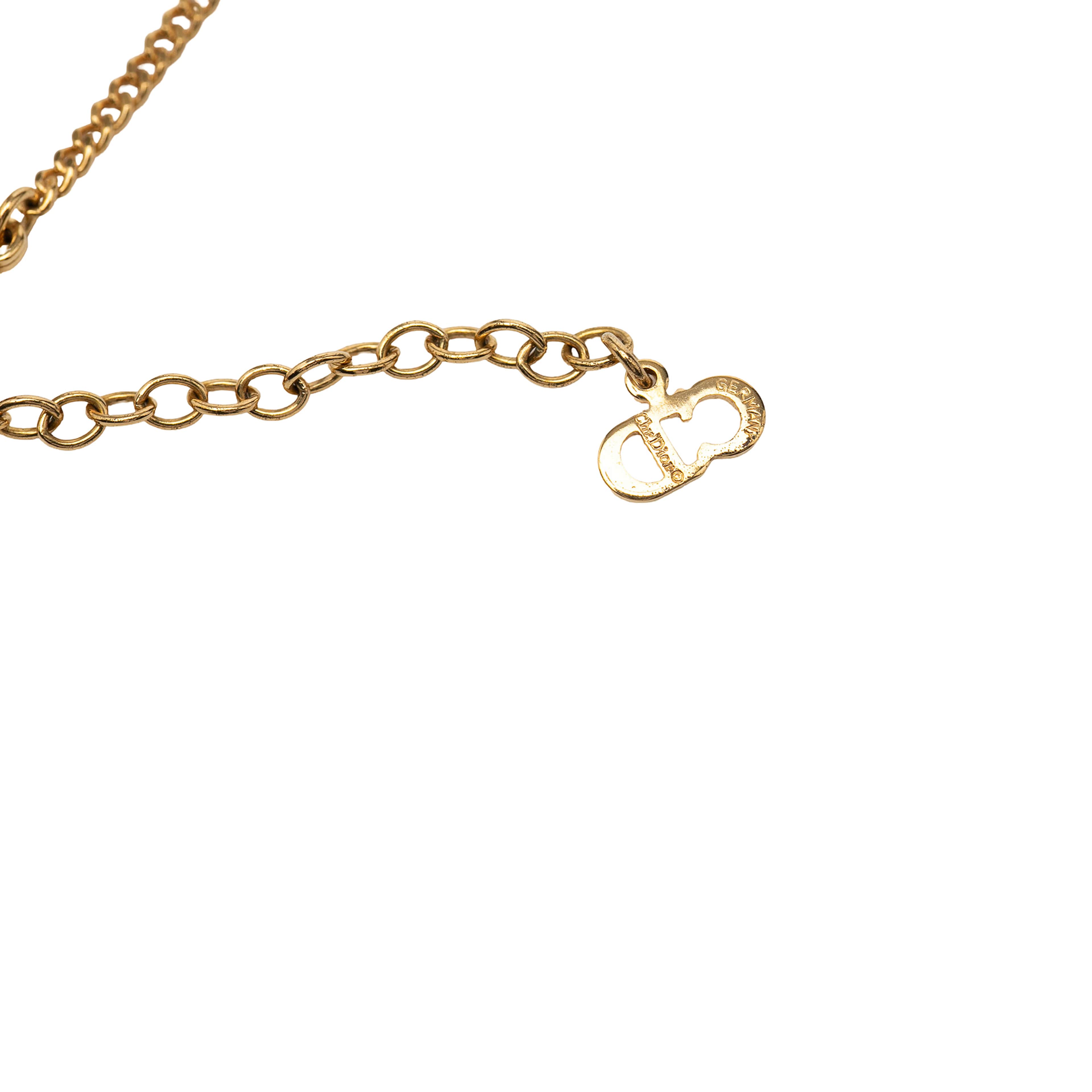 Dior Gold Plated Rhinestone Logo Pendant Necklace, från Luxclusif, i färgen gold. Klicka för att öppna bilden i stort format