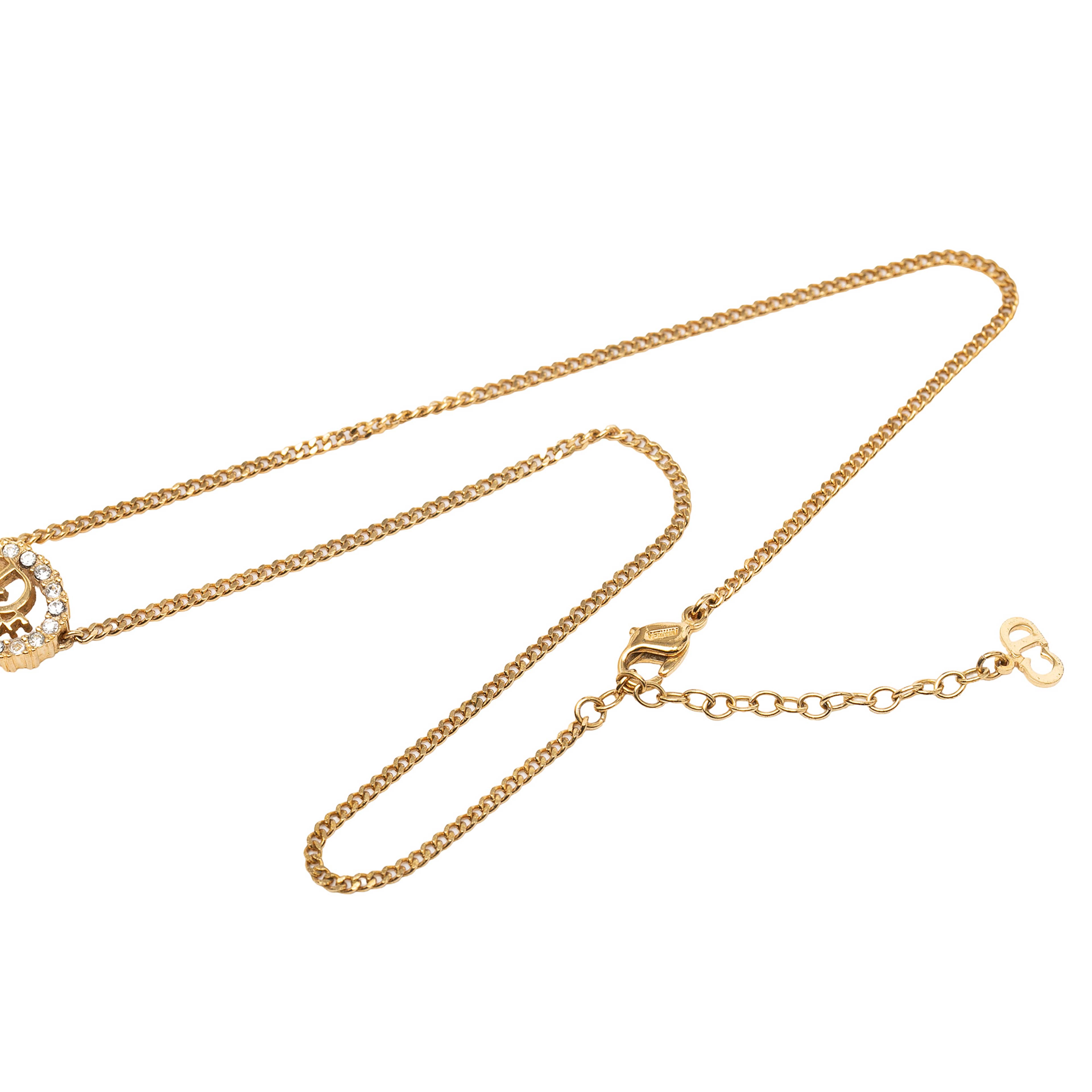 Dior Gold Plated Rhinestone Logo Pendant Necklace, från Luxclusif, i färgen gold. Klicka för att öppna bilden i stort format