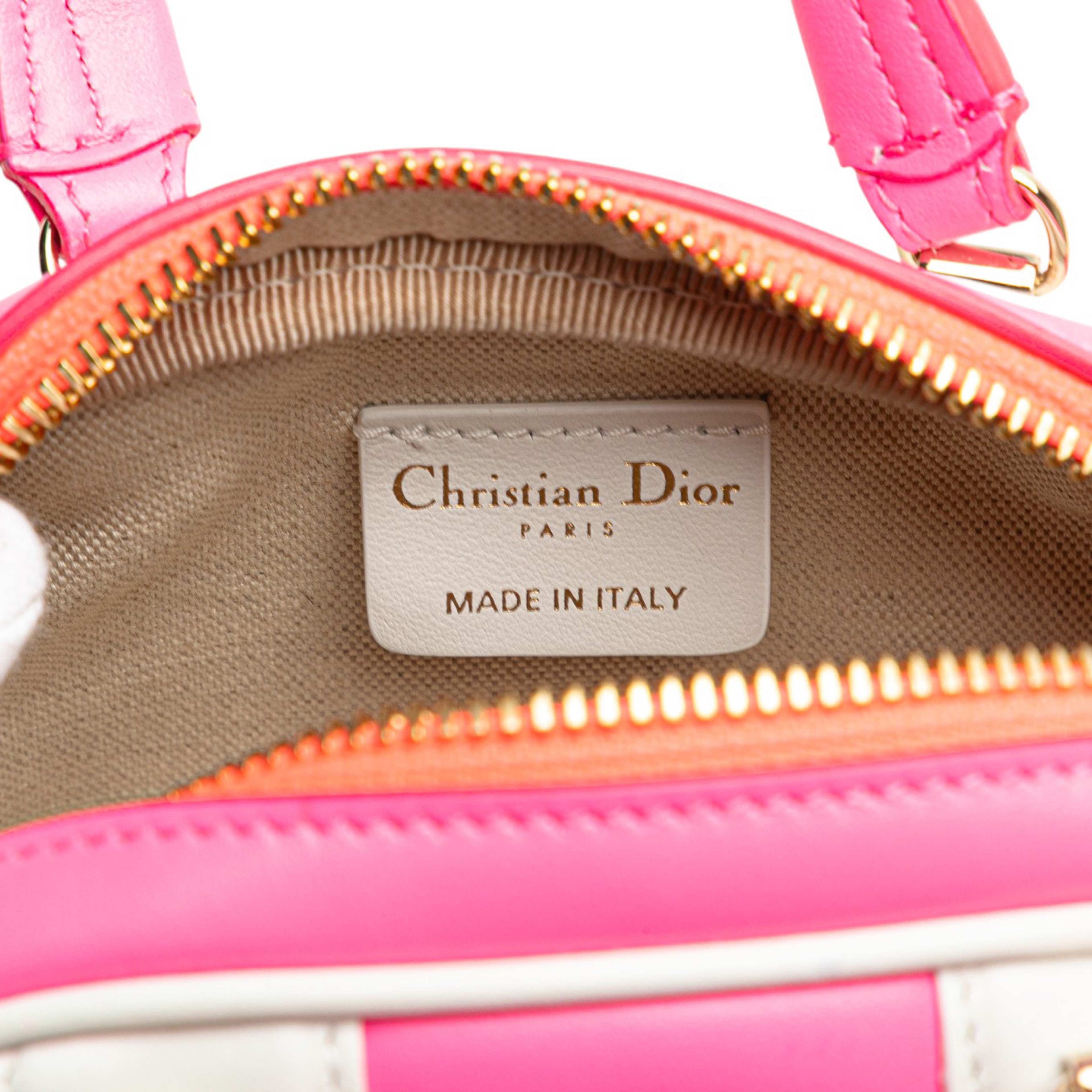Dior Micro Leather Dior Vibe Zip Bowling Bag, från Luxclusif, i färgen hot pink.
