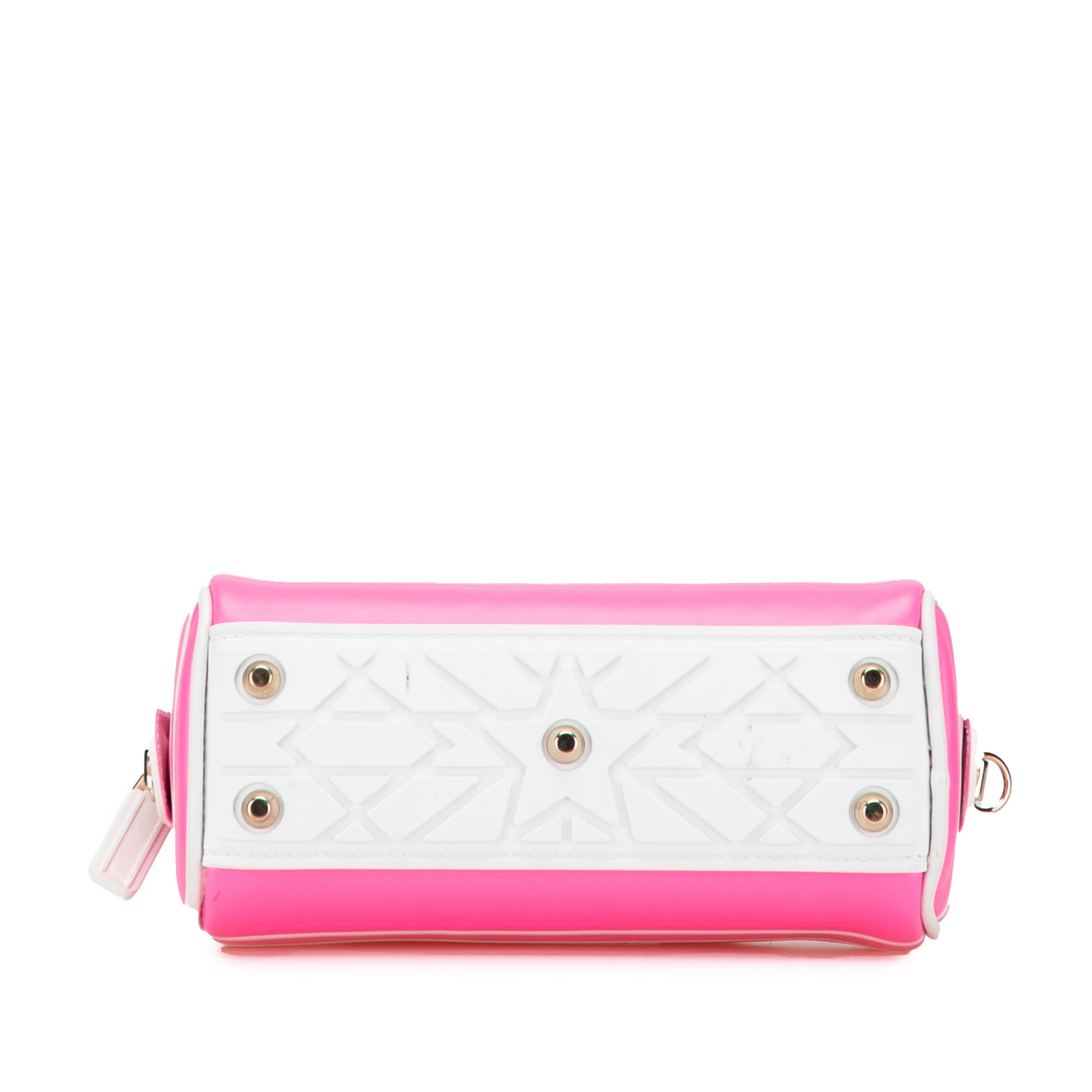 Dior Micro Leather Dior Vibe Zip Bowling Bag, från Luxclusif, i färgen hot pink.