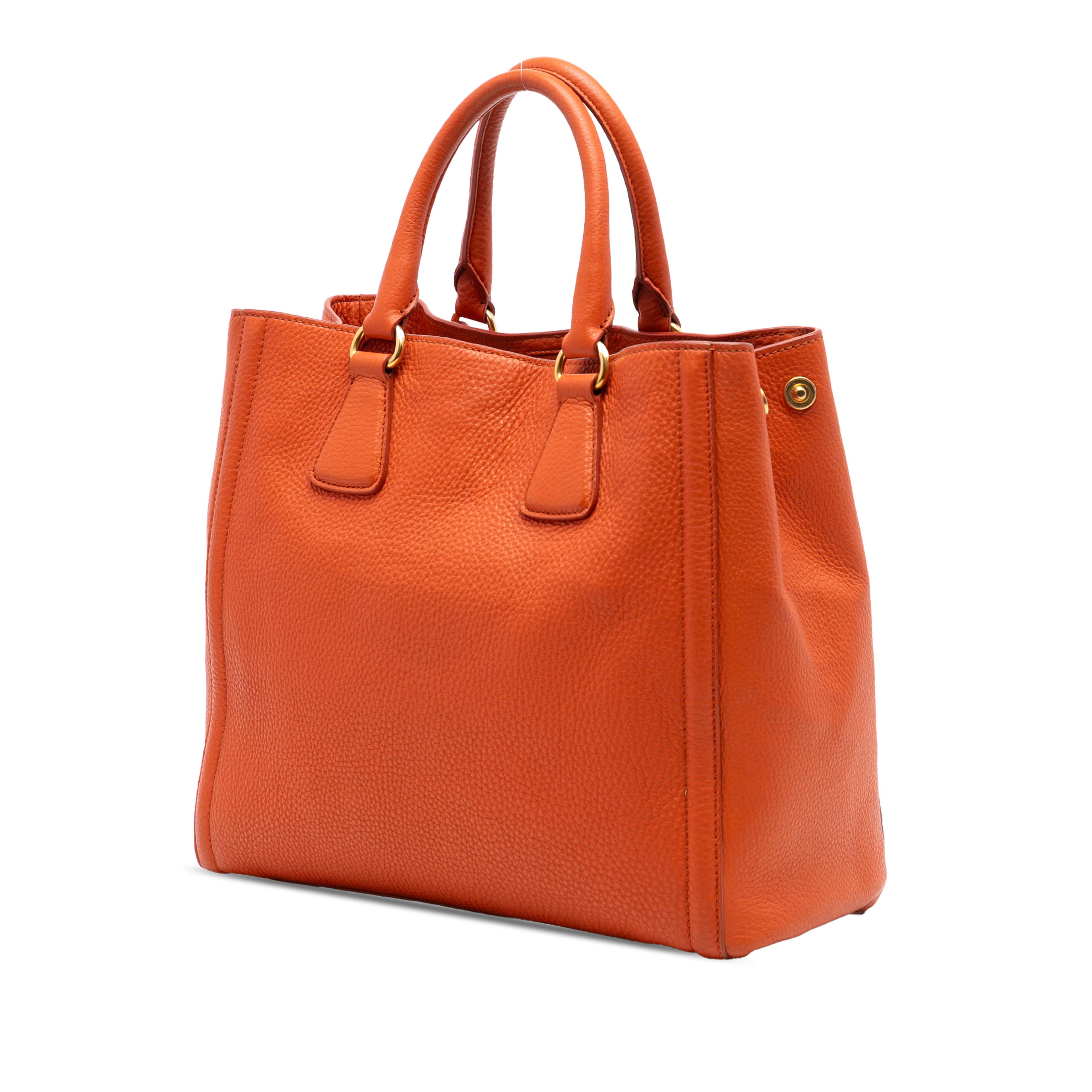 Prada Vitello Daino Open Convertible Tote, från Luxclusif, i färgen orange. Klicka för att öppna bilden i stort format