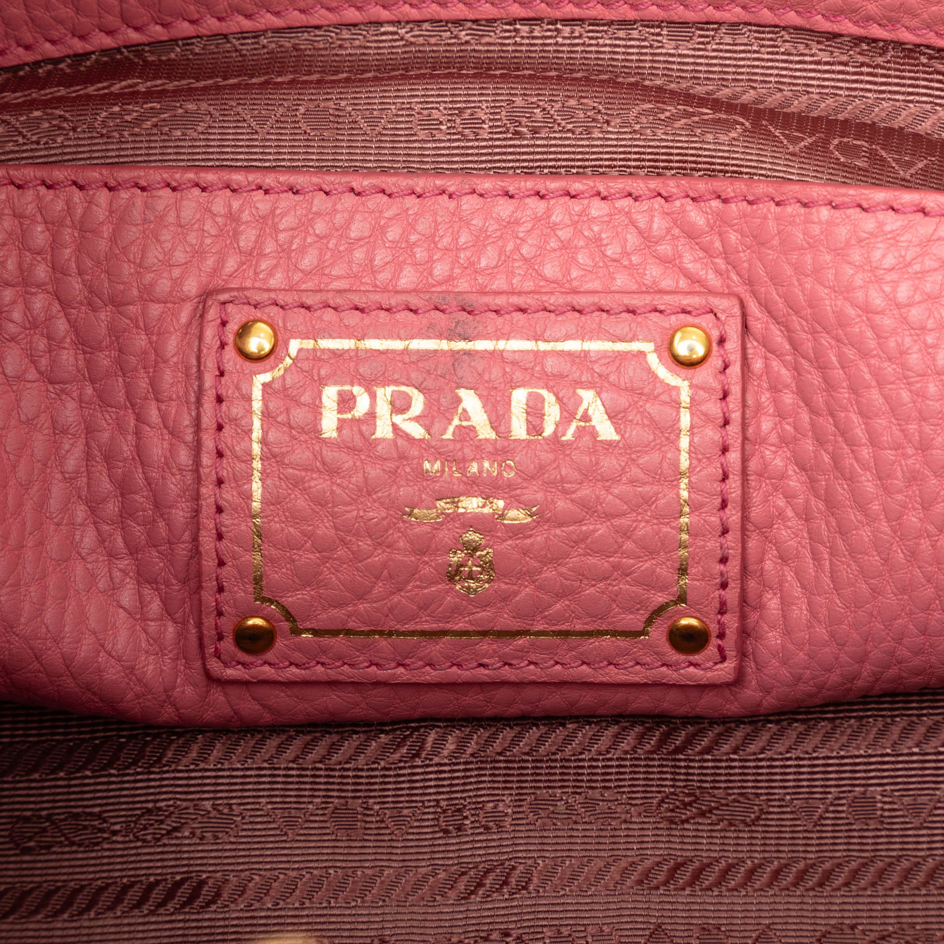 Prada Vitello Daino Shopping Tote, från Luxclusif, i färgen pink. Klicka för att öppna bilden i stort format
