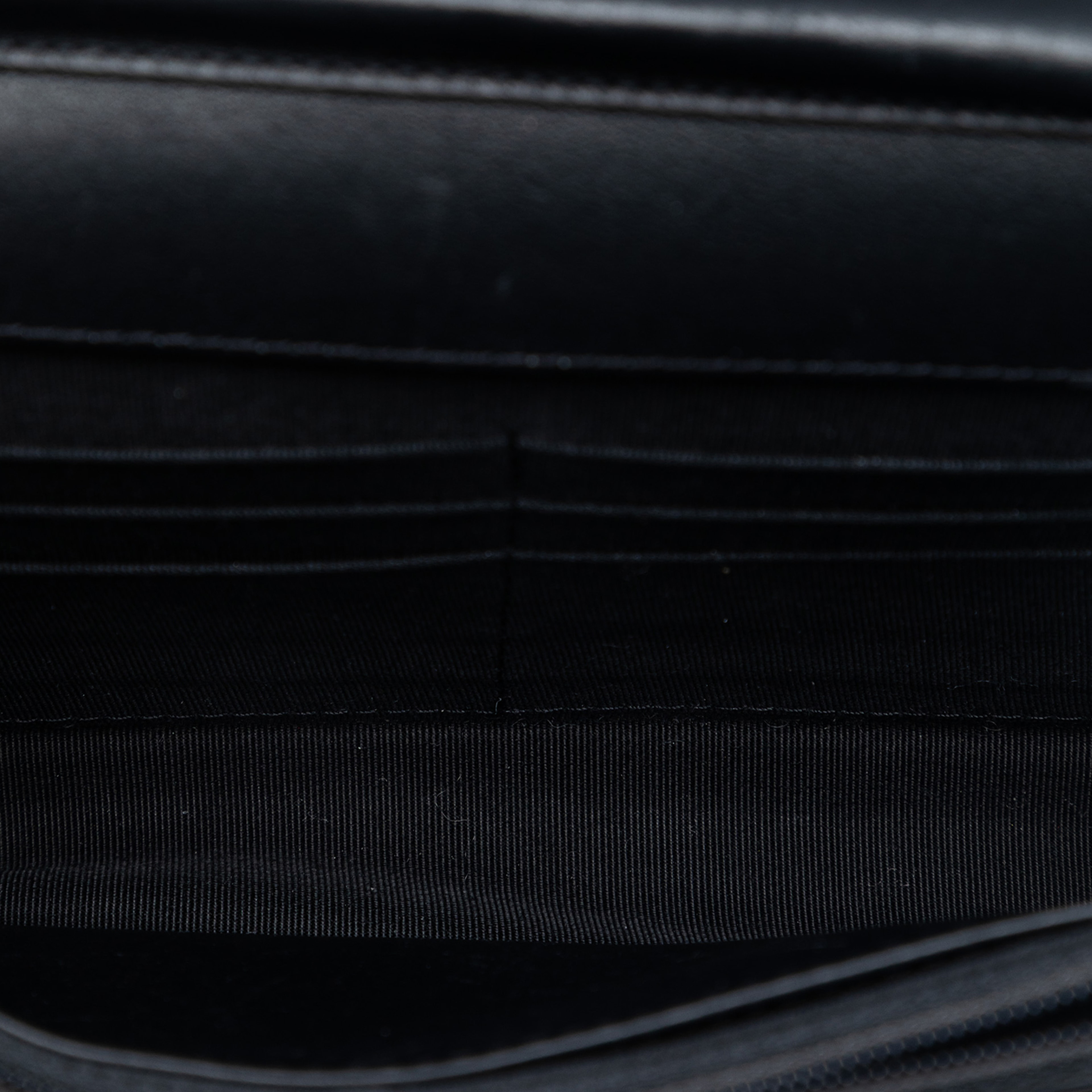 Chanel Mixed Quilt Calfskin Golden Class Wallet On Chain, från Luxclusif, i färgen black. Klicka för att öppna bilden i stort format