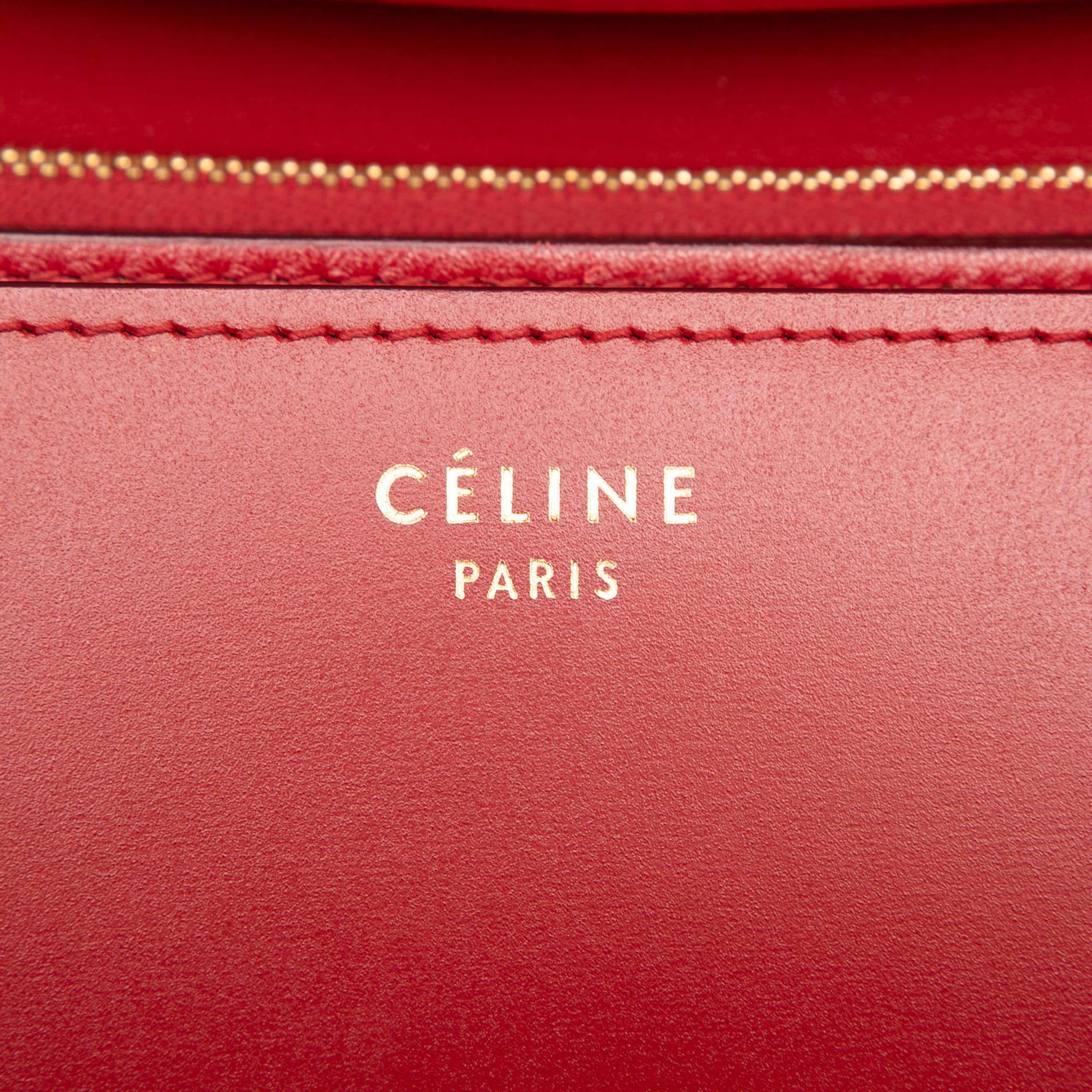 Celine Medium Calfskin Classic Box, från Luxclusif, i färgen red. Klicka för att öppna bilden i stort format