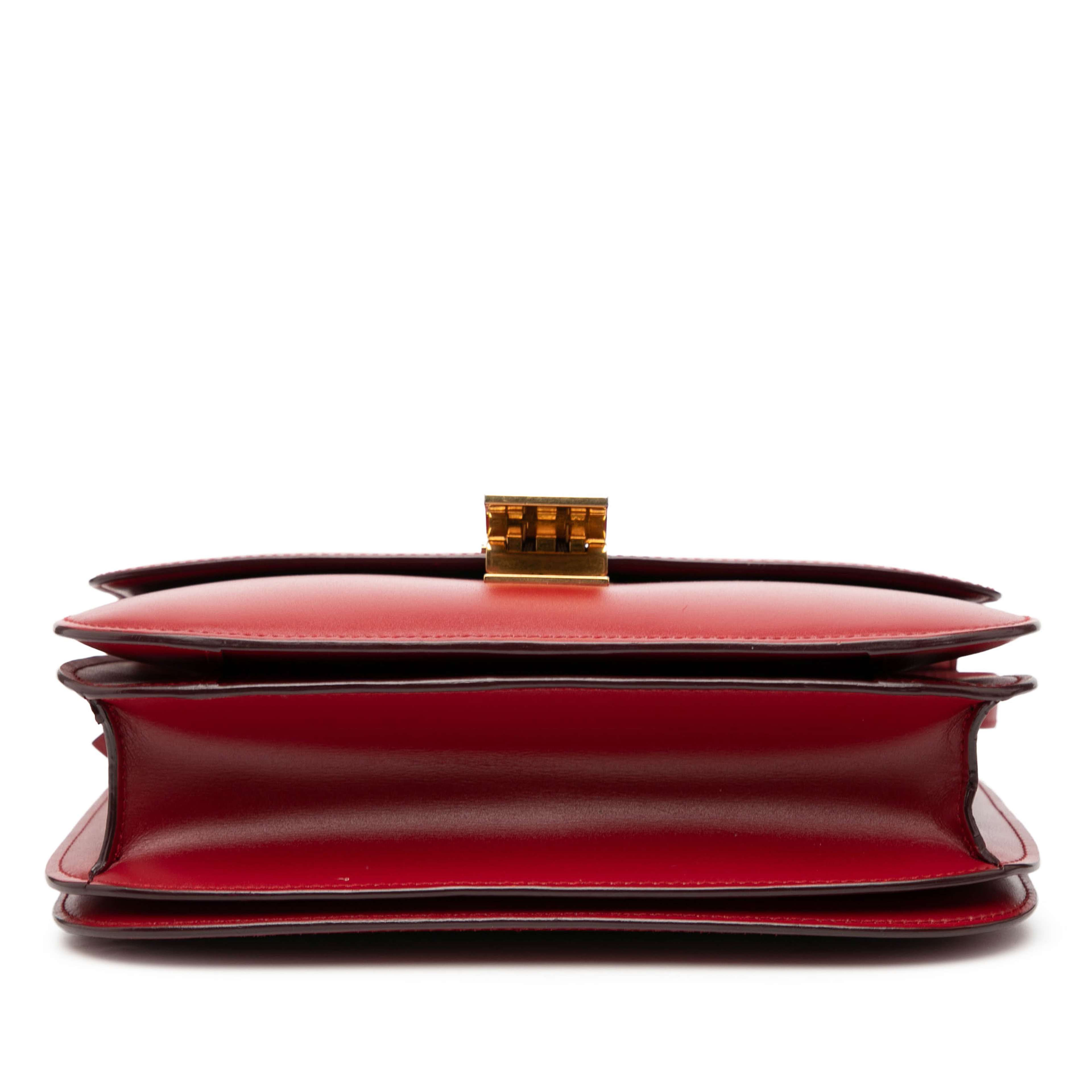 Celine Medium Calfskin Classic Box, från Luxclusif, i färgen red. Klicka för att öppna bilden i stort format