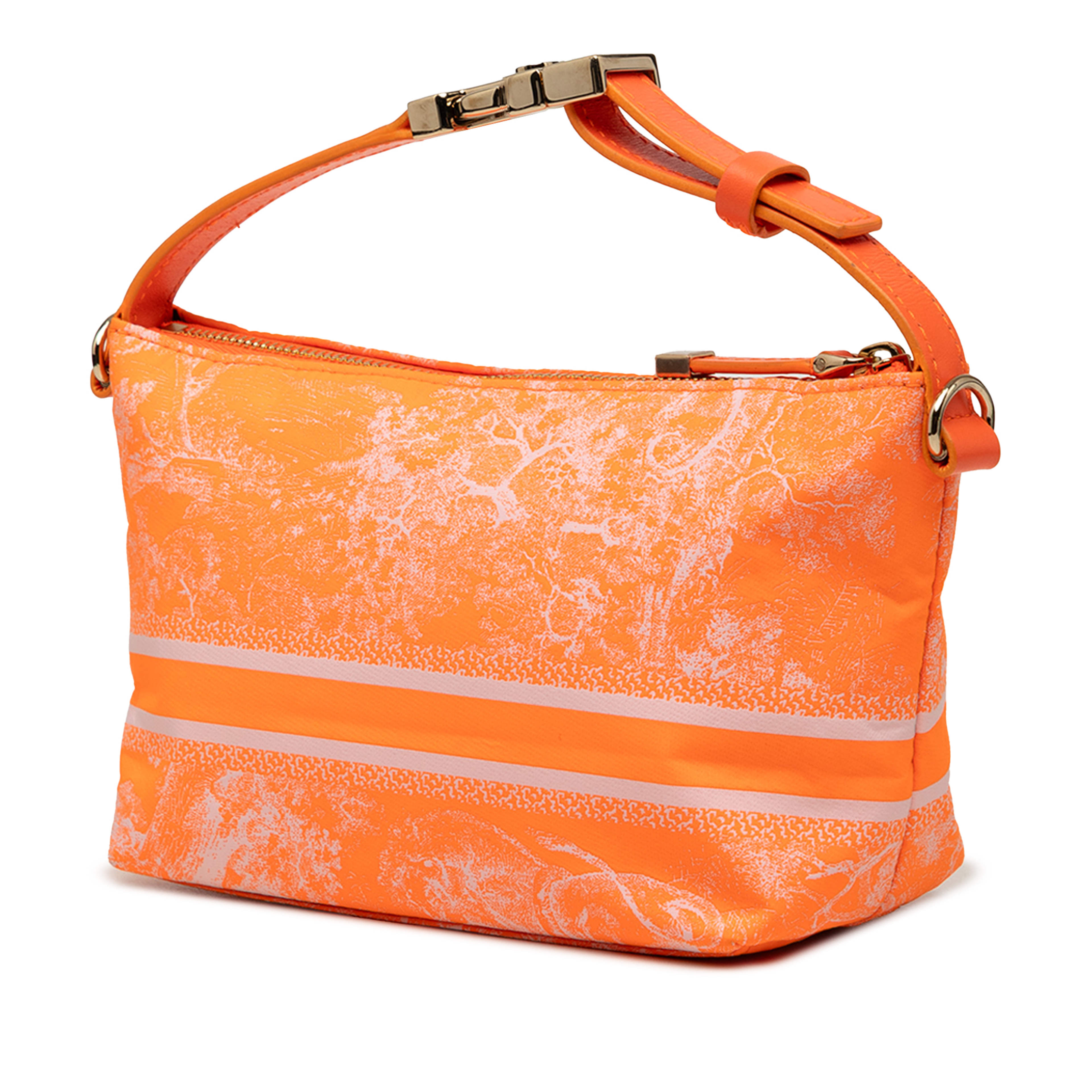 Dior Small Technical Fabric Toile De Jouy Reverse Diortravel Nomad Pouch, från Luxclusif, i färgen orange. Klicka för att öppna bilden i stort format