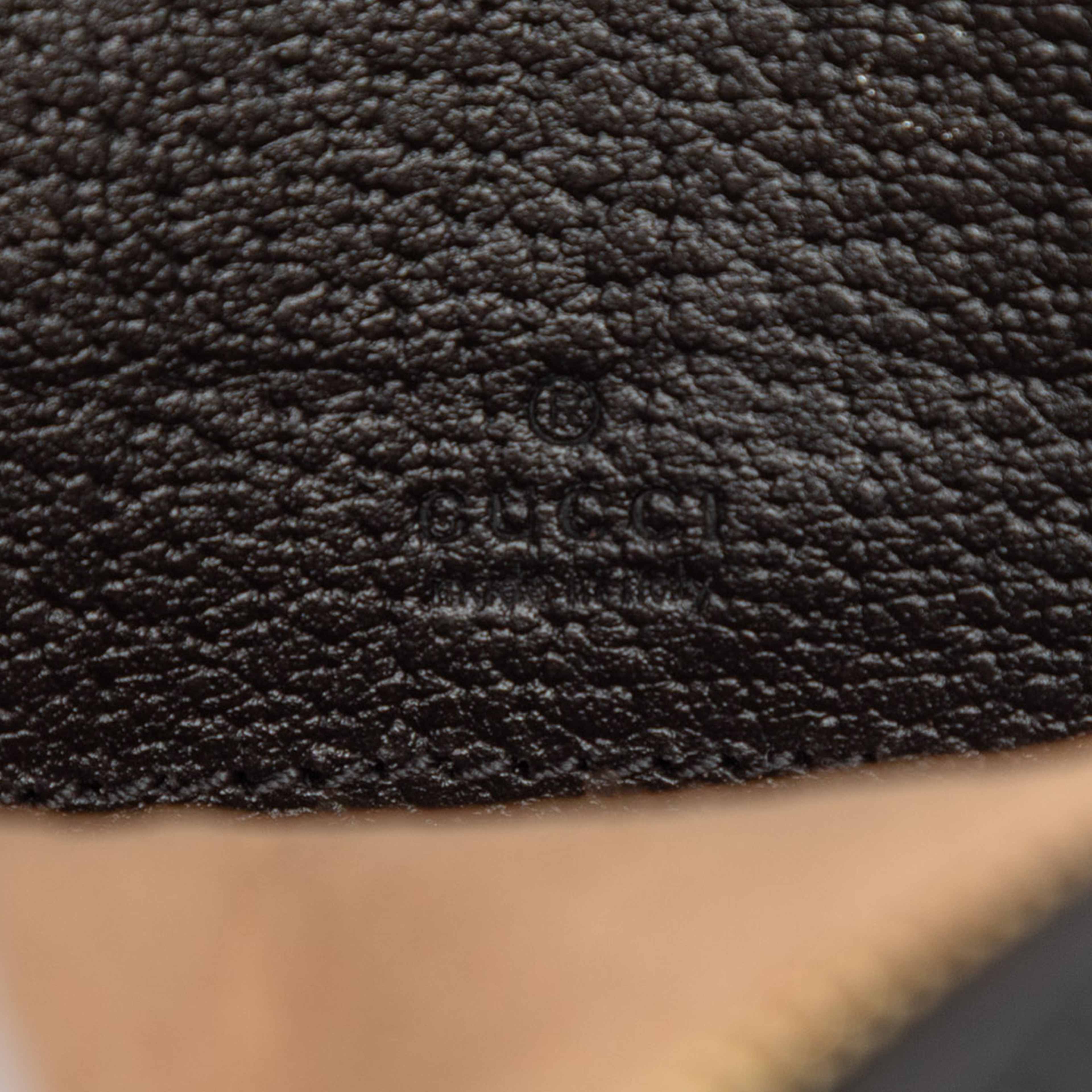 Gucci Mini Leather Round Ophidia Backpack, från Luxclusif, i färgen black. Klicka för att öppna bilden i stort format