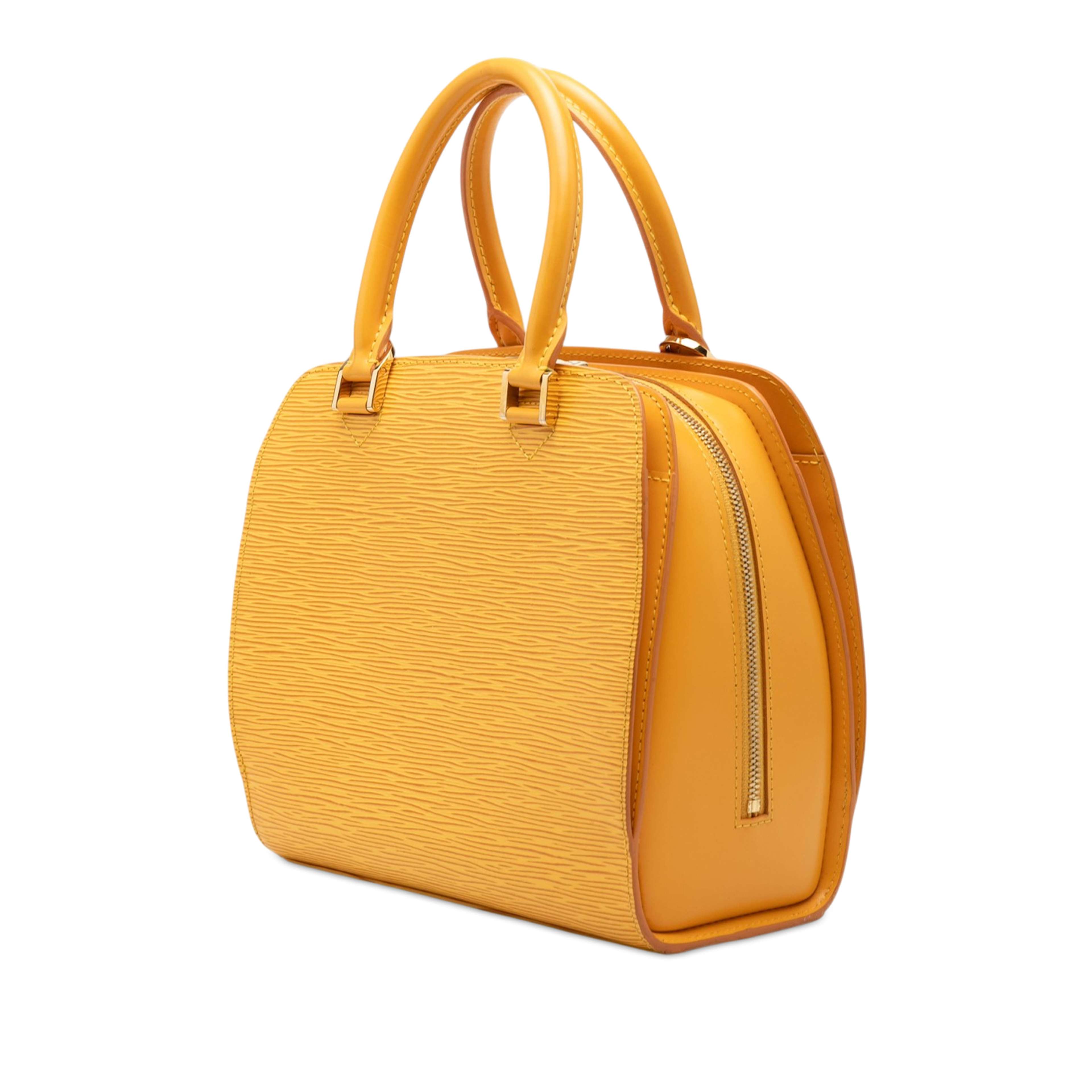 Louis Vuitton Epi Pont Neuf, från Luxclusif, i färgen gul. Klicka för att öppna bilden i stort format