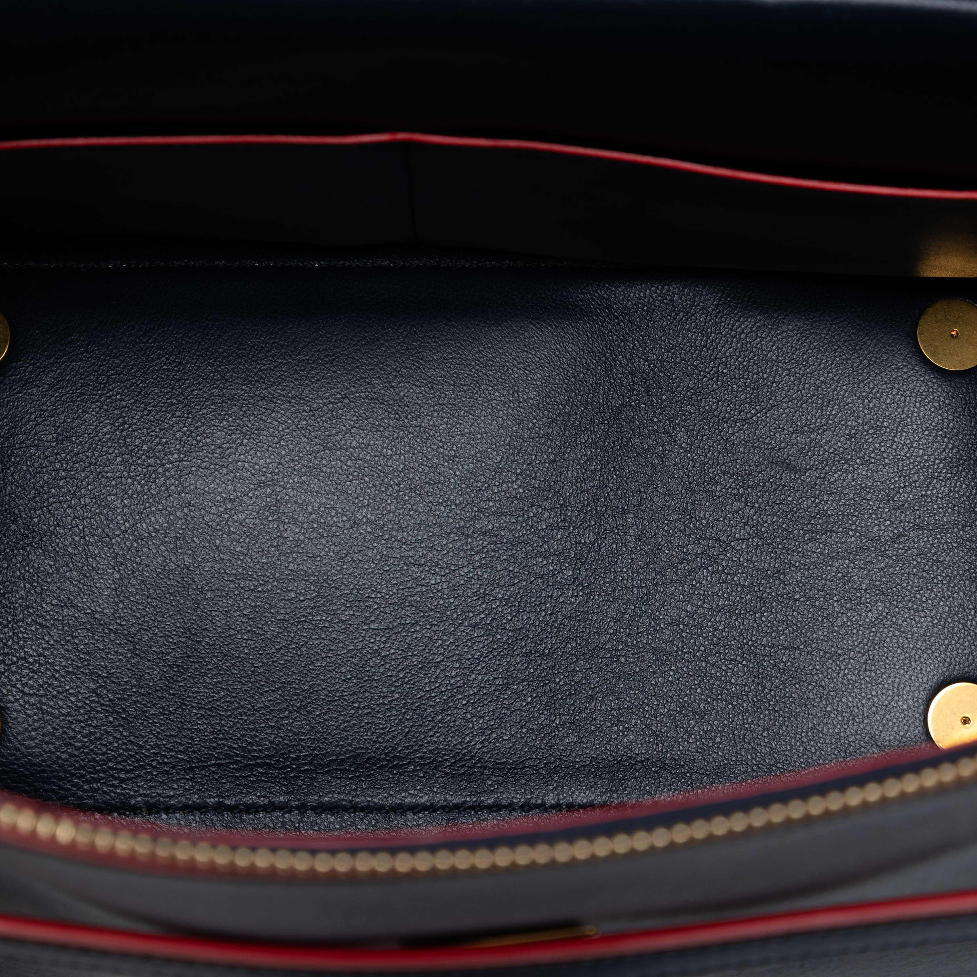 Celine Mini Smooth Calfskin Belt Bag, från Luxclusif, i färgen navy. Klicka för att öppna bilden i stort format