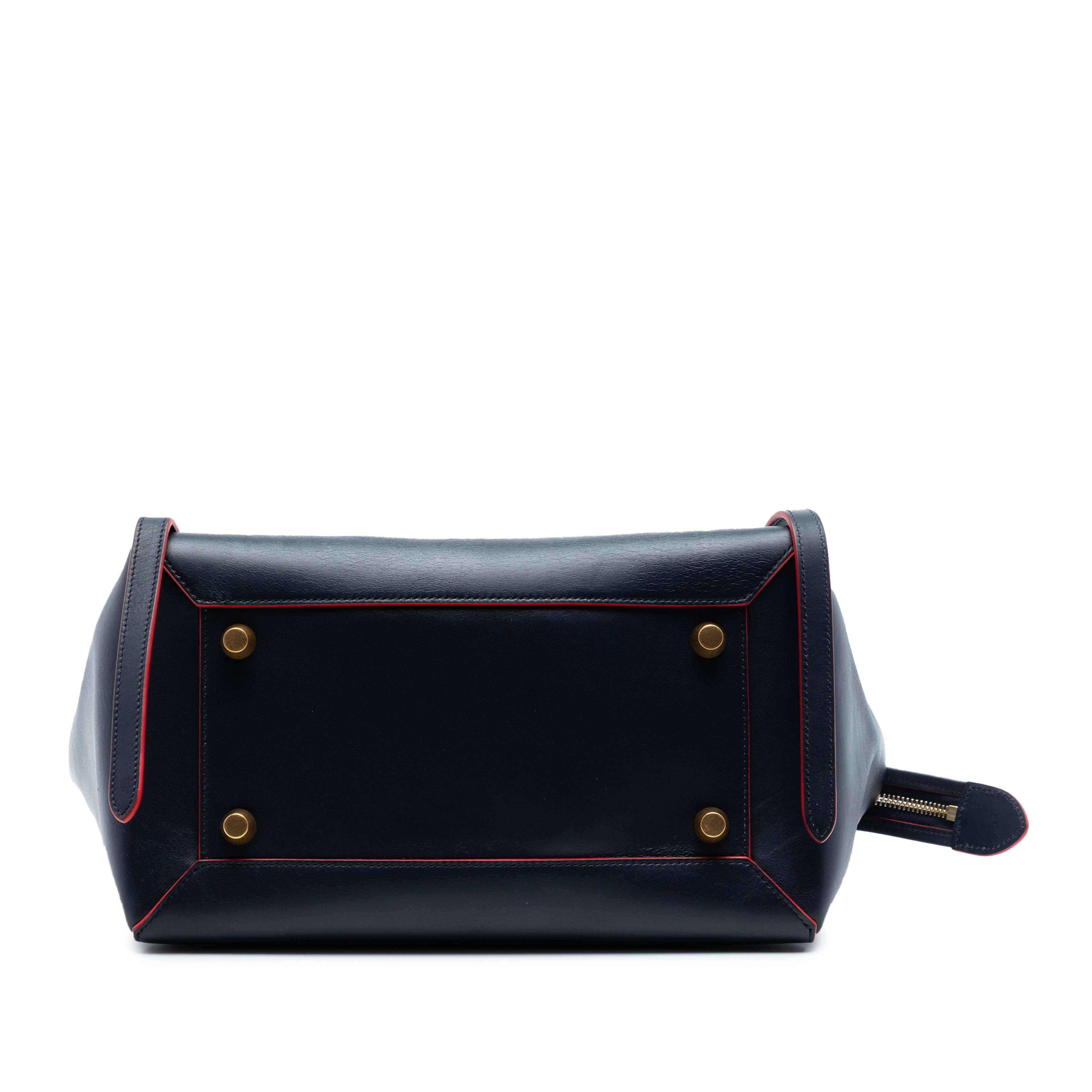 Celine Mini Smooth Calfskin Belt Bag, från Luxclusif, i färgen blå. Klicka för att öppna bilden i stort format