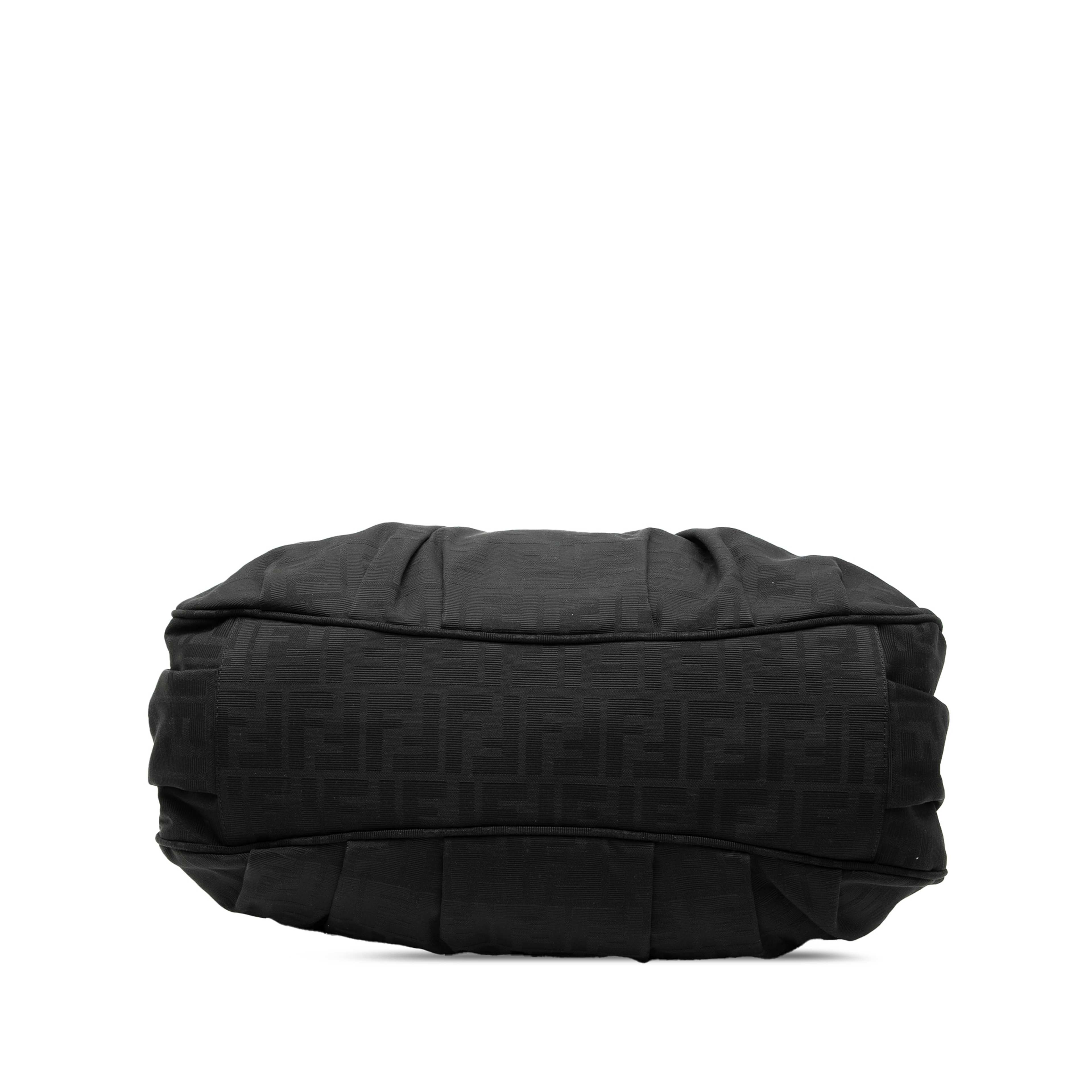Fendi Large Zucca Canvas Mia Tote, från Luxclusif, i färgen svart. Klicka för att öppna bilden i stort format