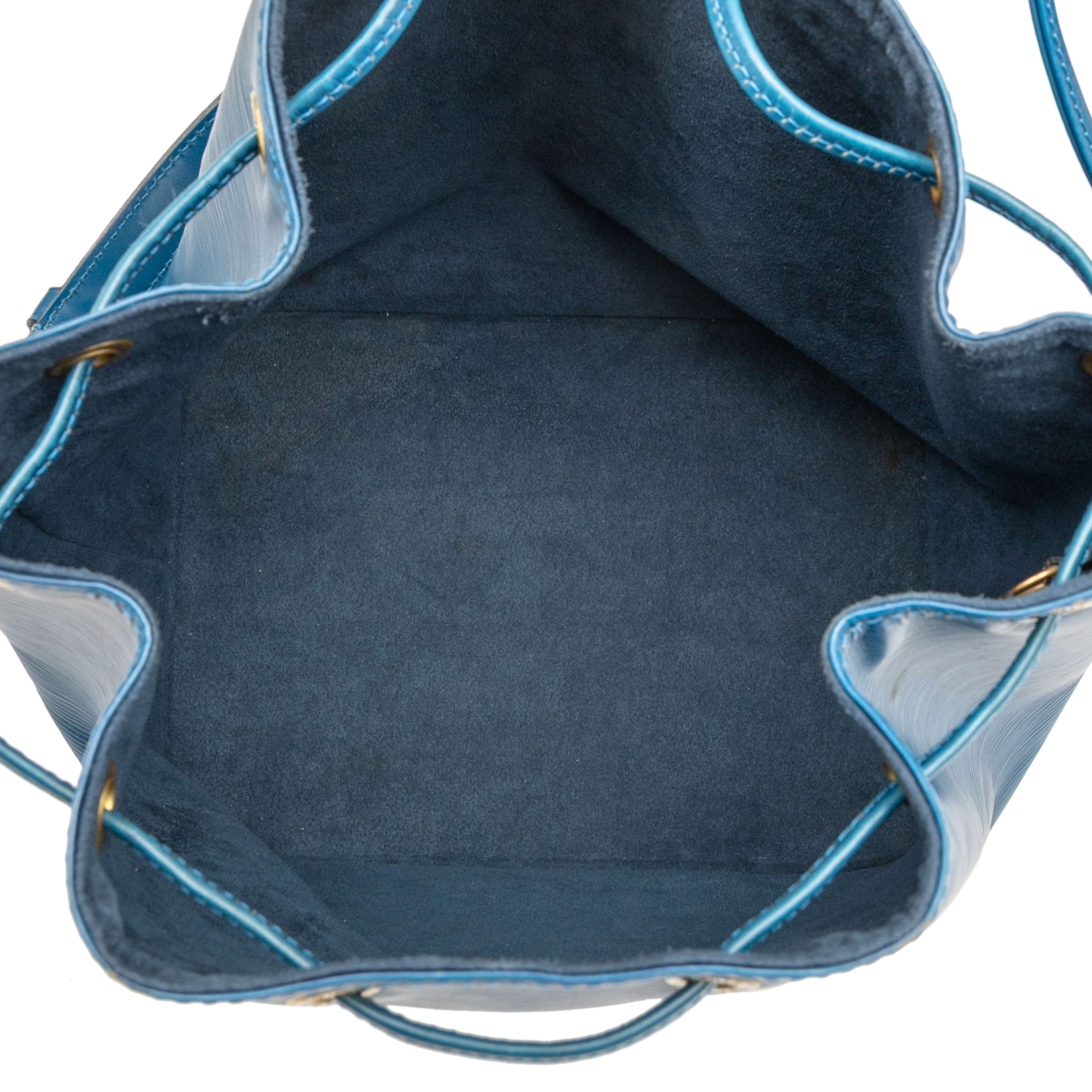 Louis Vuitton Epi Petit Noe, från Luxclusif, i färgen blue. Klicka för att öppna bilden i stort format