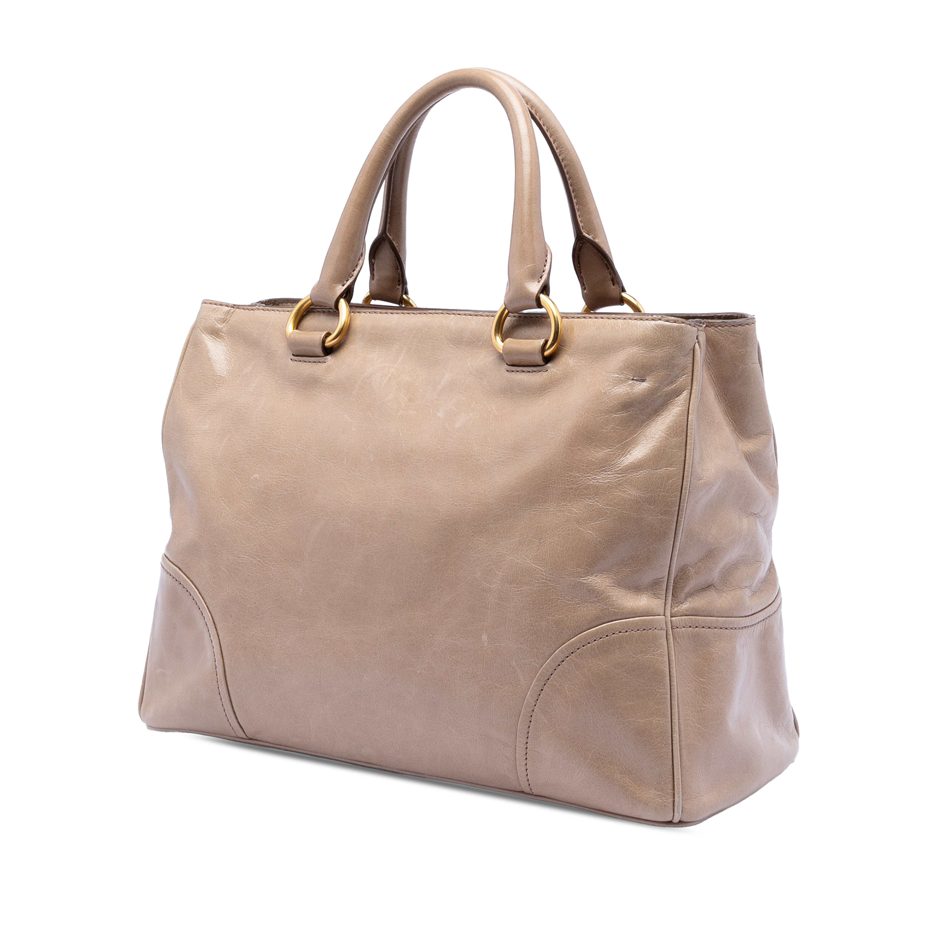 Prada Vitello Shine Open Convertible Tote, från Luxclusif, i färgen beige. Klicka för att öppna bilden i stort format