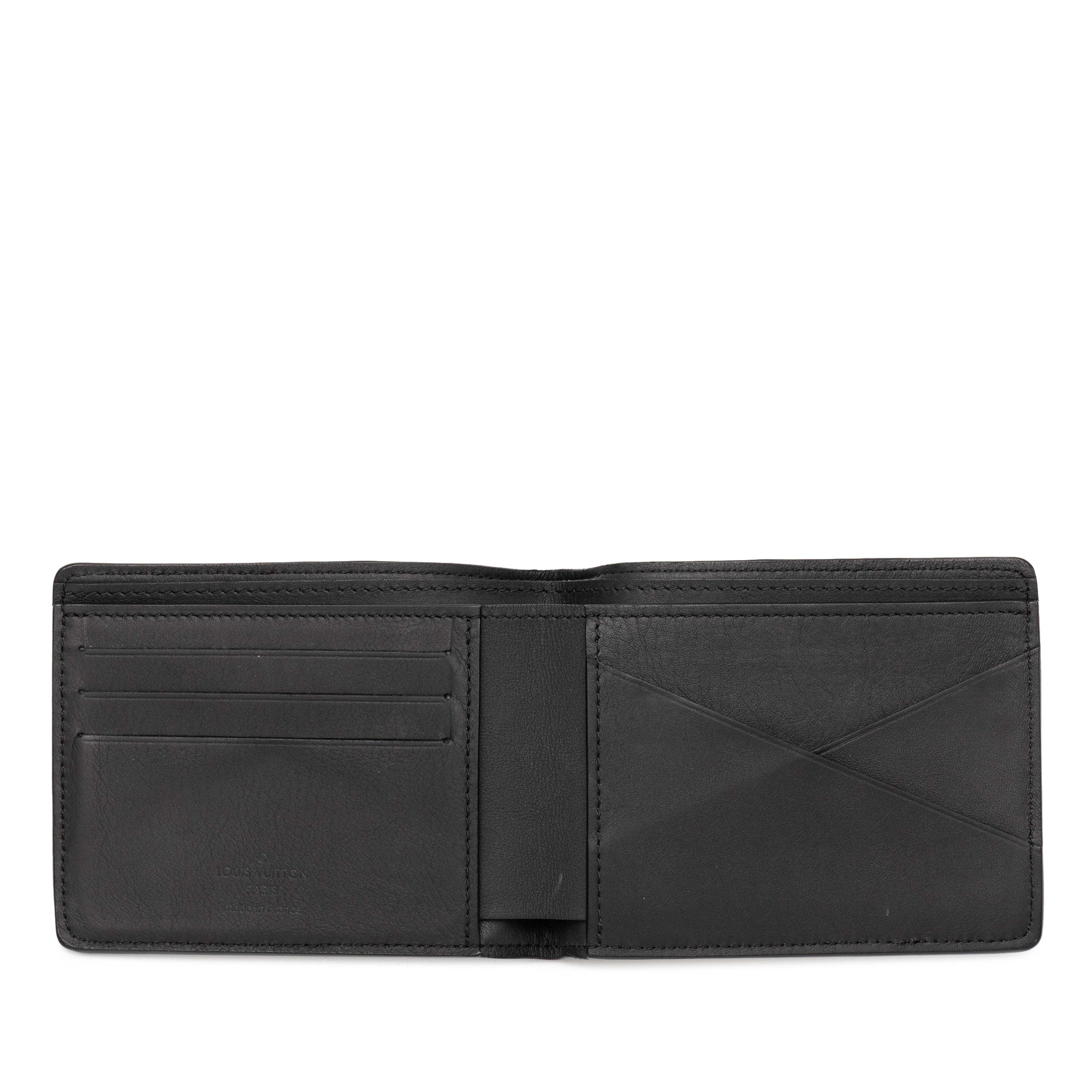 Louis Vuitton Monogram Spotlight Multiple Wallet, från Luxclusif, i färgen black. Klicka för att öppna bilden i stort format