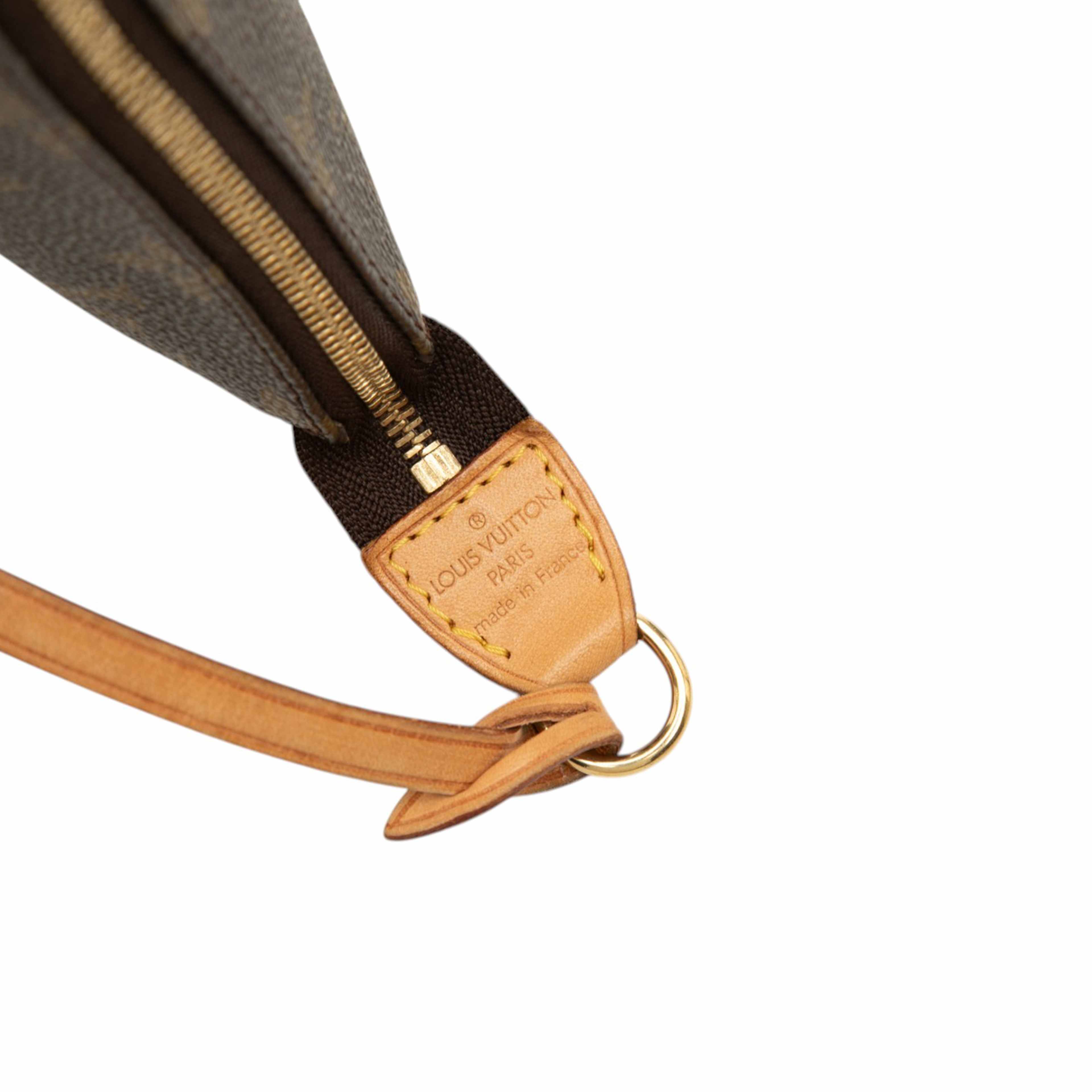 Louis Vuitton Monogram Pochette Accessoires, från Luxclusif, i färgen brun. Klicka för att öppna bilden i stort format