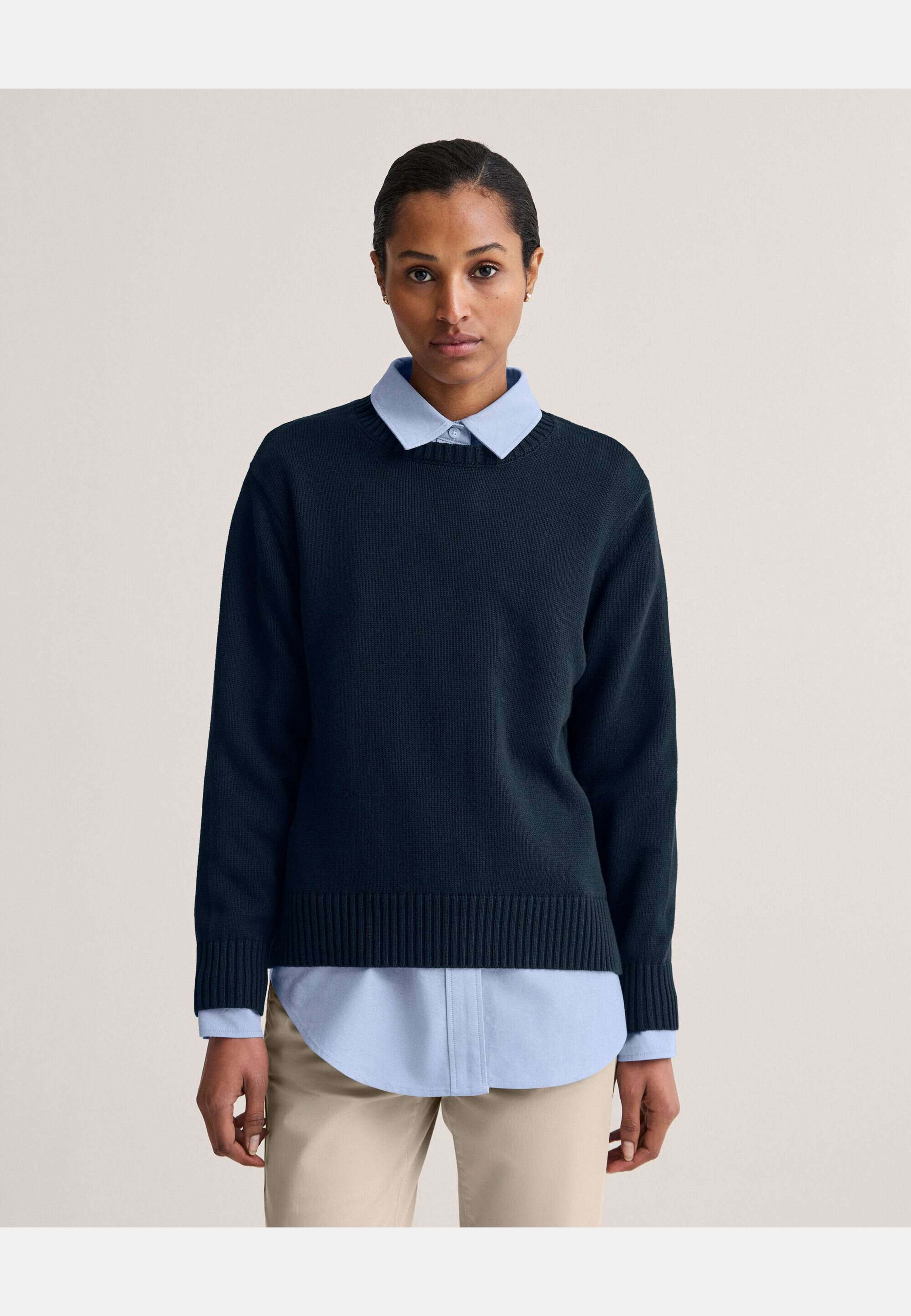 Roe Sweater, från Newhouse, i färgen marinblå. Klicka för att öppna bilden i stort format