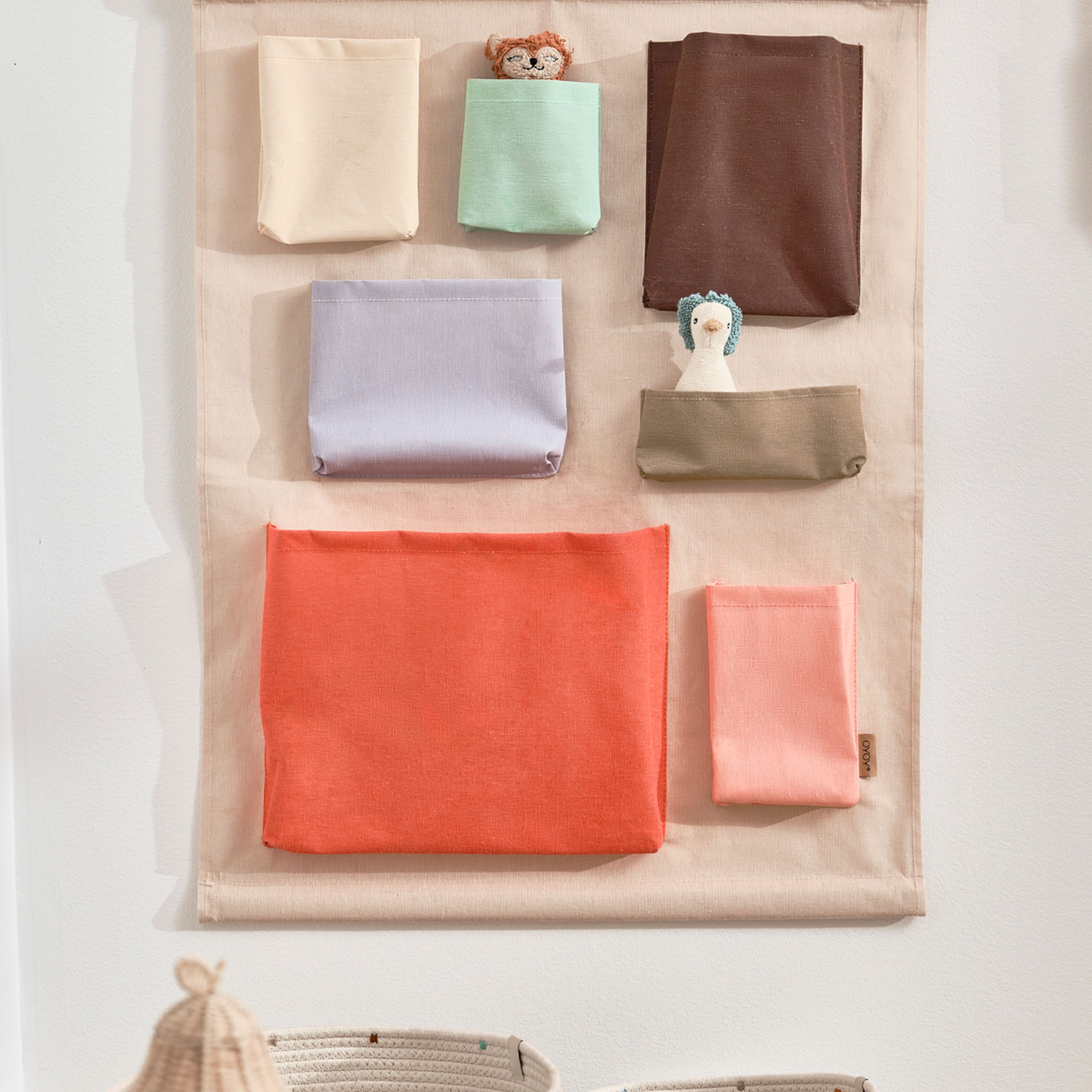 Saga Wall Storage, från OYOY Mini, i färgen rose. Klicka för att öppna bilden i stort format