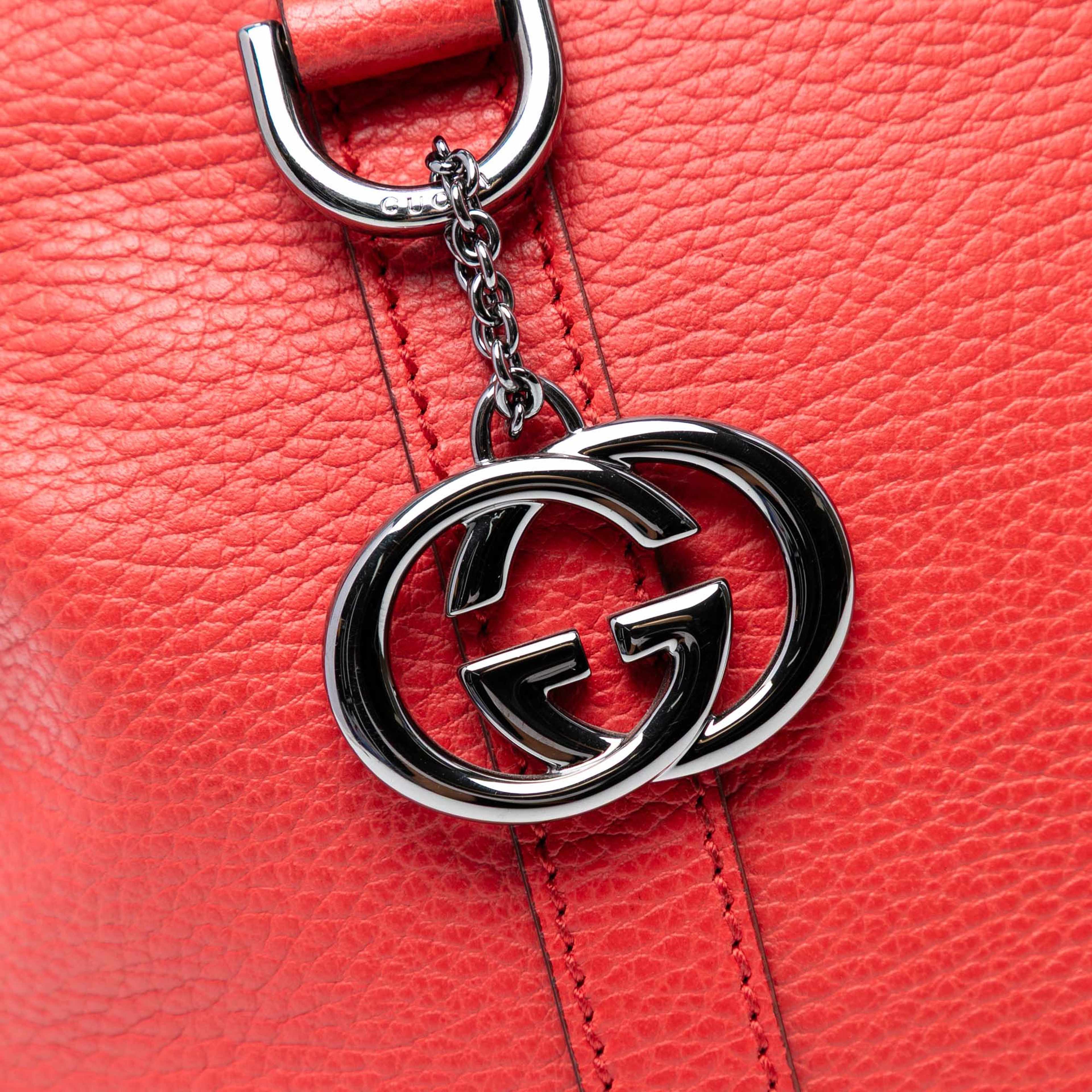 Gucci Leather Gg Charm Dome Satchel, från Luxclusif, i färgen red. Klicka för att öppna bilden i stort format