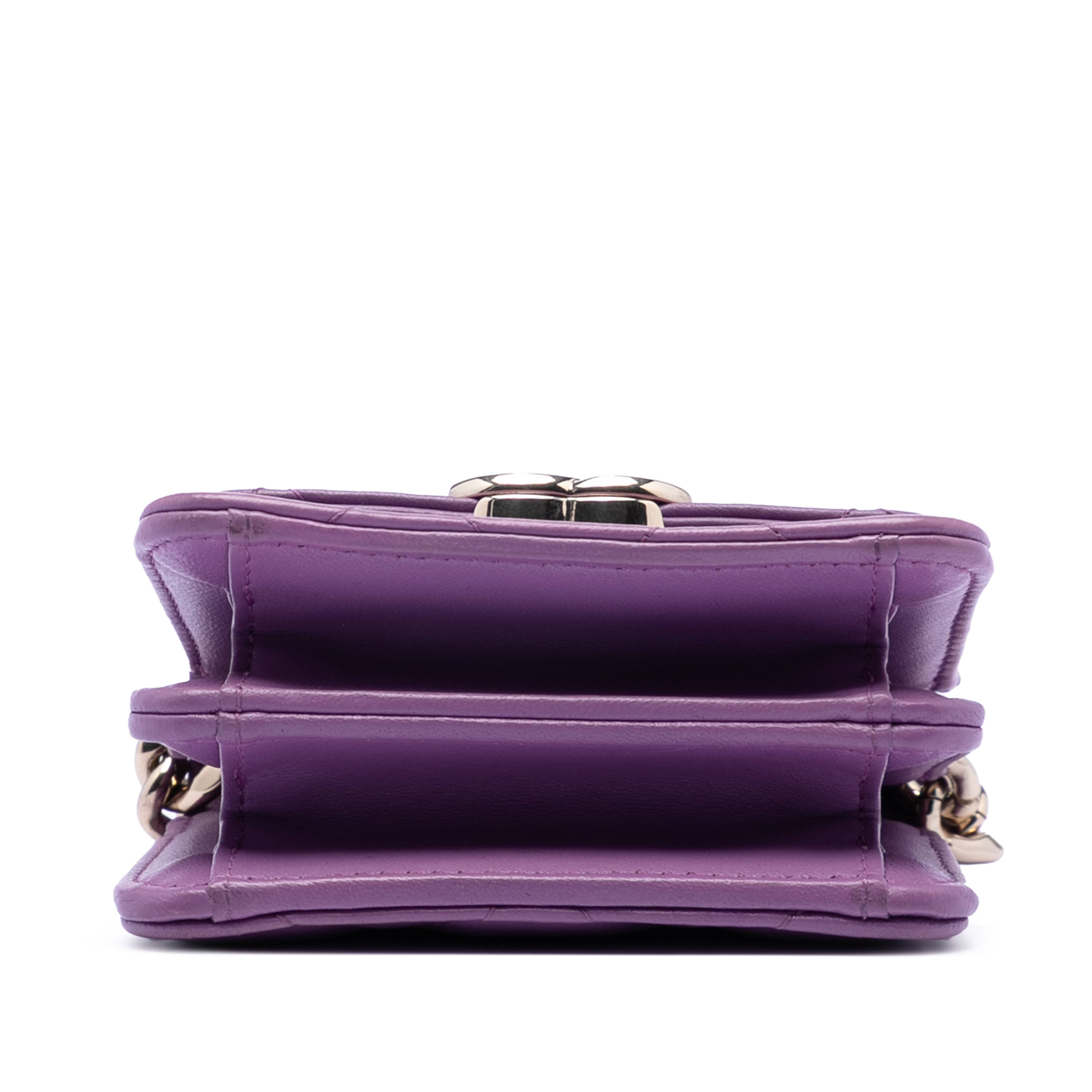 Chanel Cc Quilted Lambskin Coco Card Holder On Chain, från Luxclusif, i färgen purple. Klicka för att öppna bilden i stort format