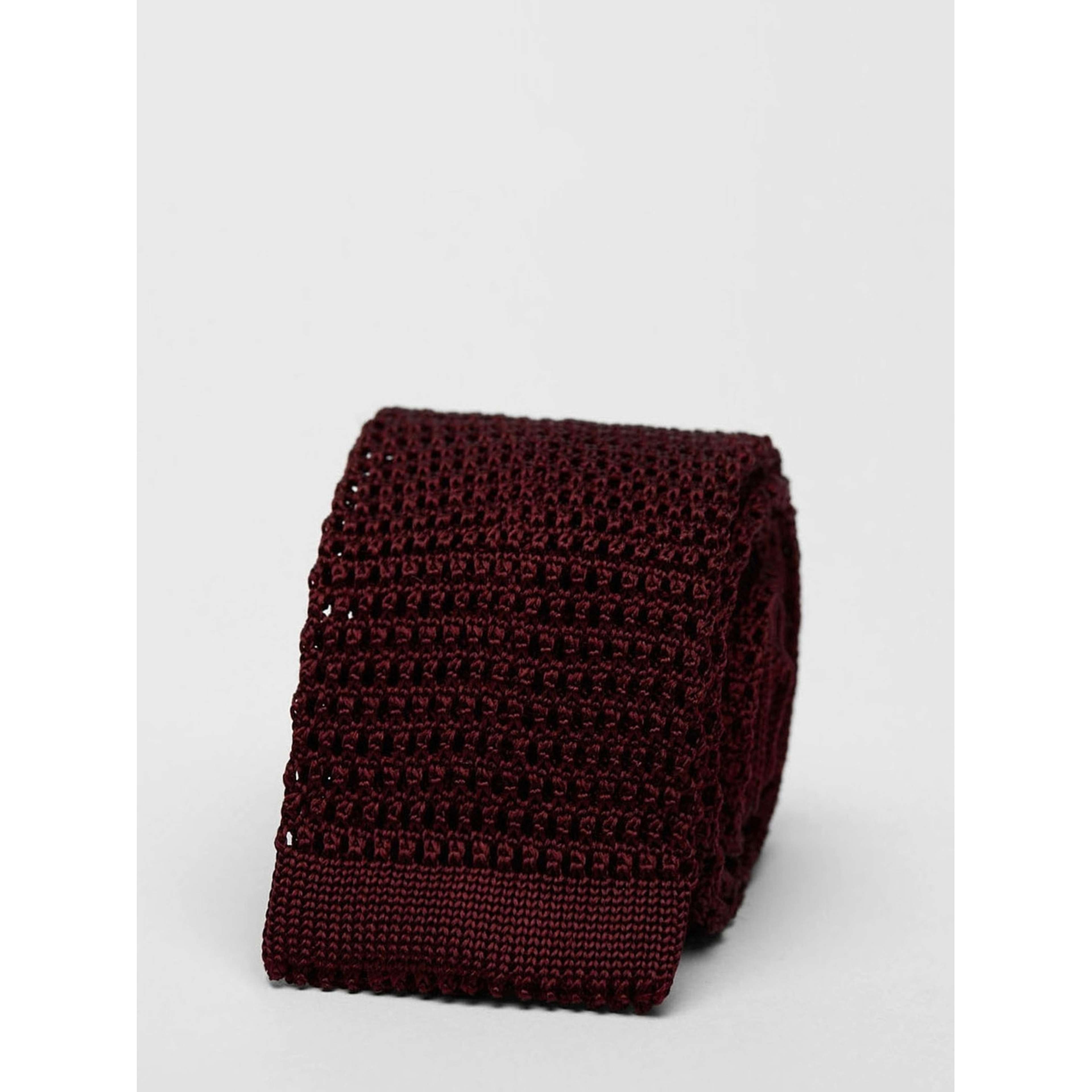 Virkad Stickad Slips, från John Henric, i färgen burgundy. Klicka för att öppna bilden i stort format