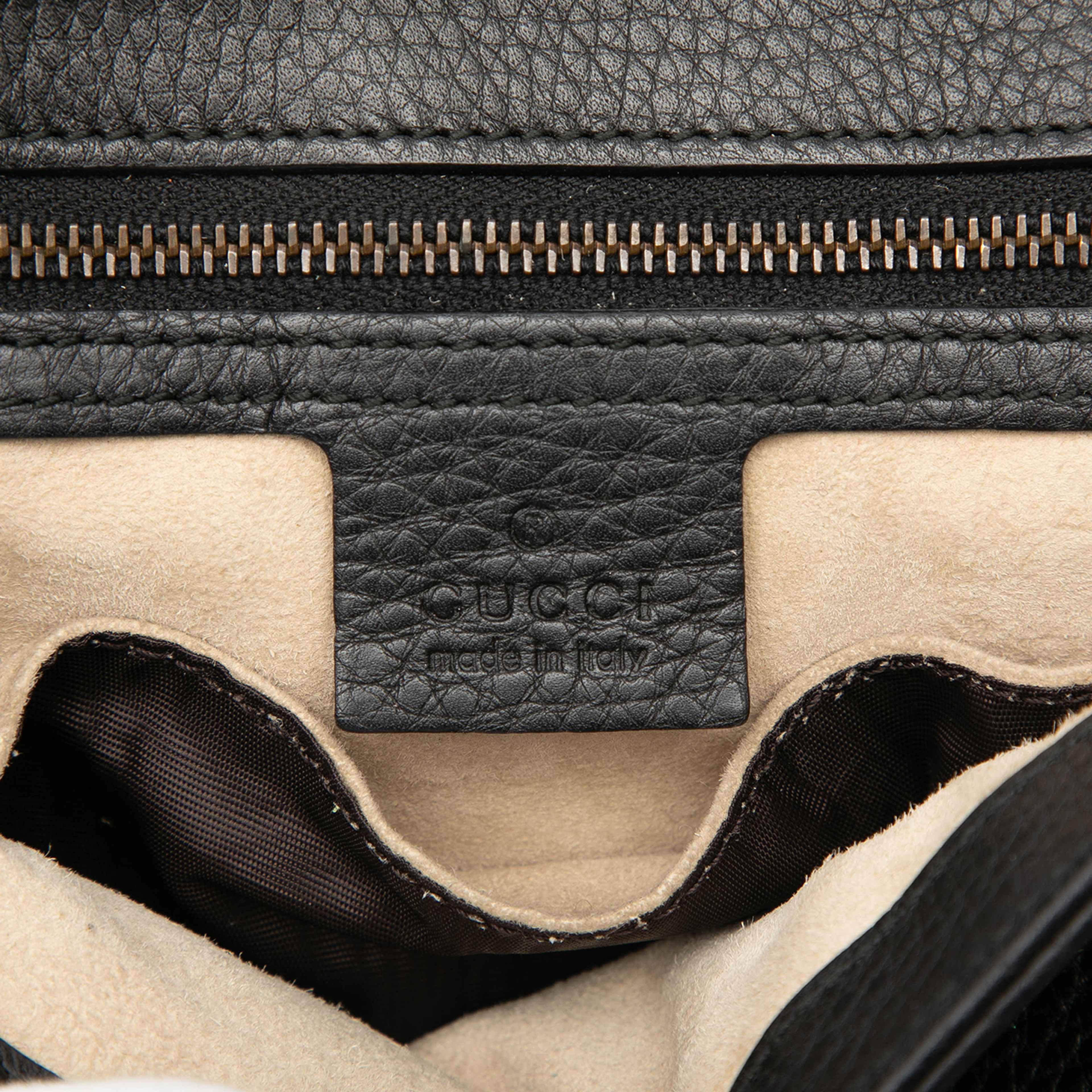 Gucci Medium Calfskin 1973 Chain Shoulder Bag, från Luxclusif, i färgen svart. Klicka för att öppna bilden i stort format