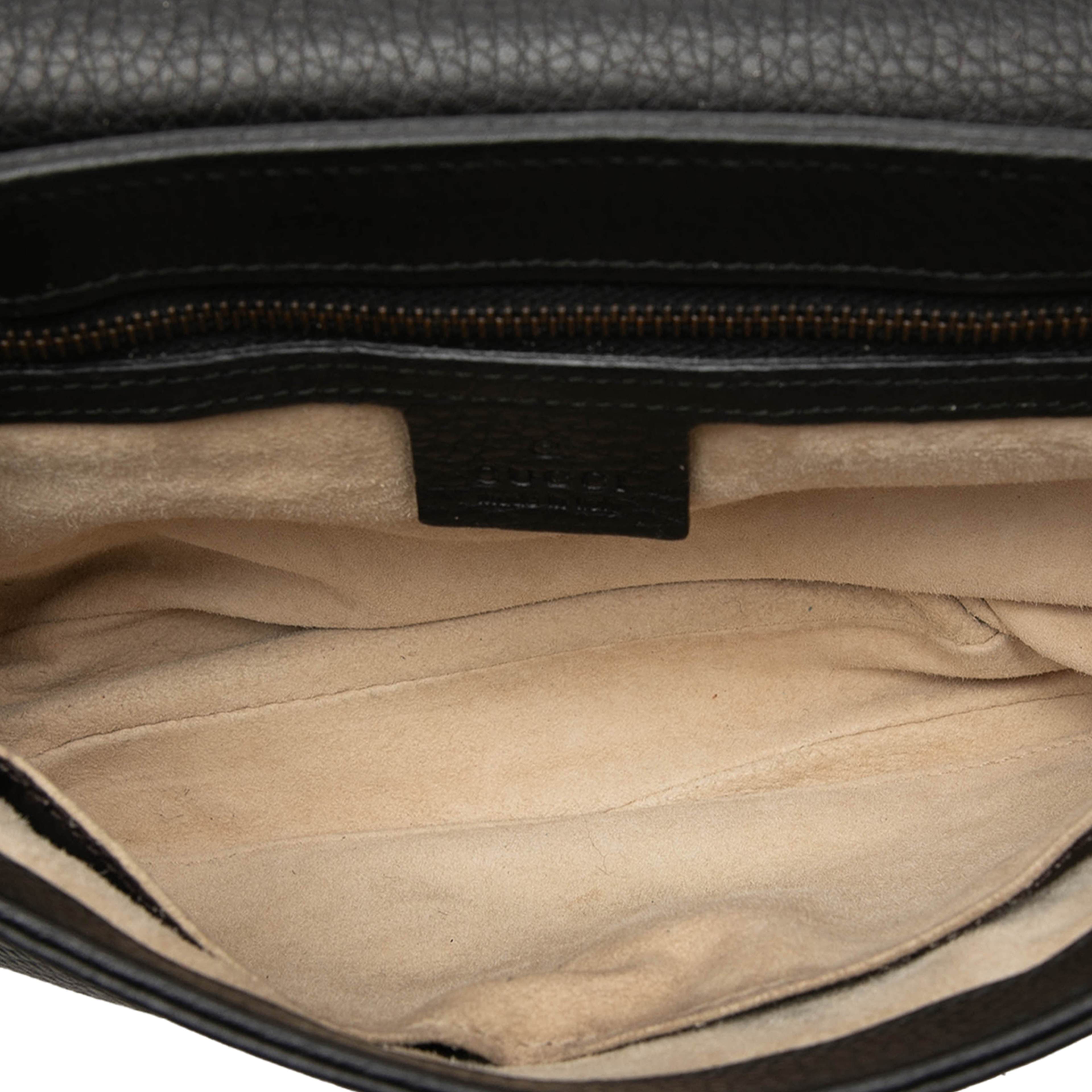 Gucci Medium Calfskin 1973 Chain Shoulder Bag, från Luxclusif, i färgen svart. Klicka för att öppna bilden i stort format