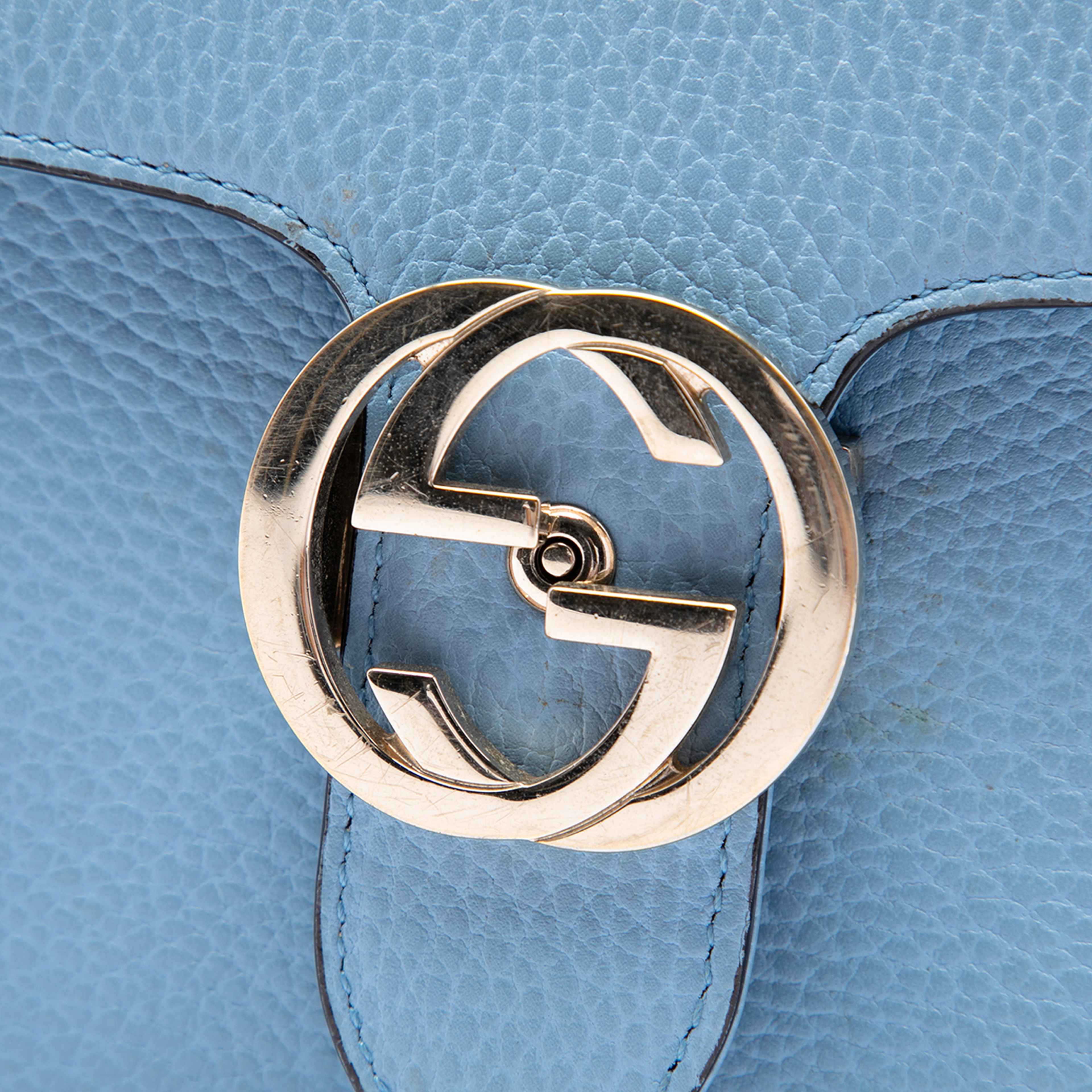 Gucci Small Dollar Calfskin Interlocking G Crossbody, från Luxclusif, i färgen blå. Klicka för att öppna bilden i stort format