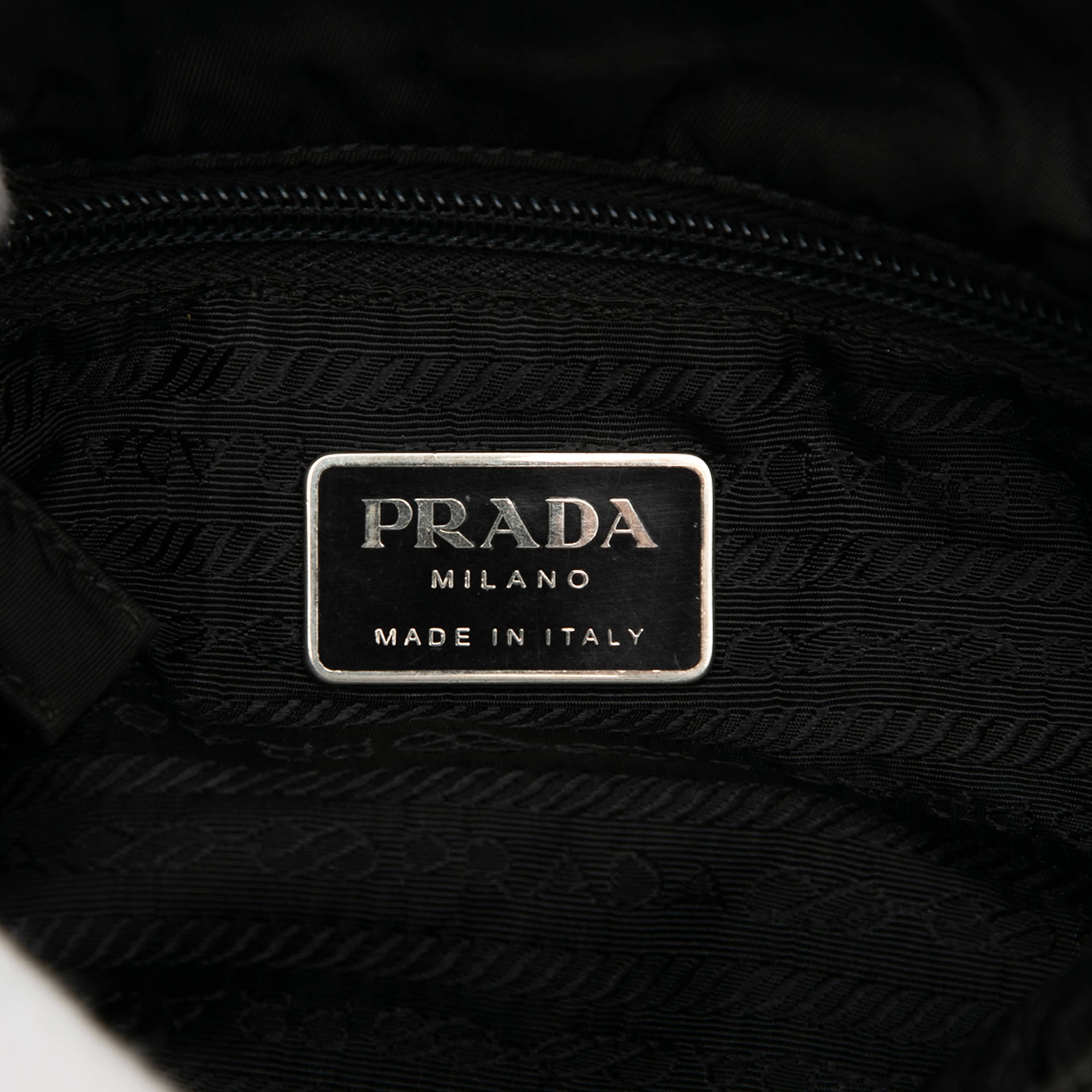 Prada Tessuto Shoulder Bag, från Luxclusif, i färgen black. Klicka för att öppna bilden i stort format