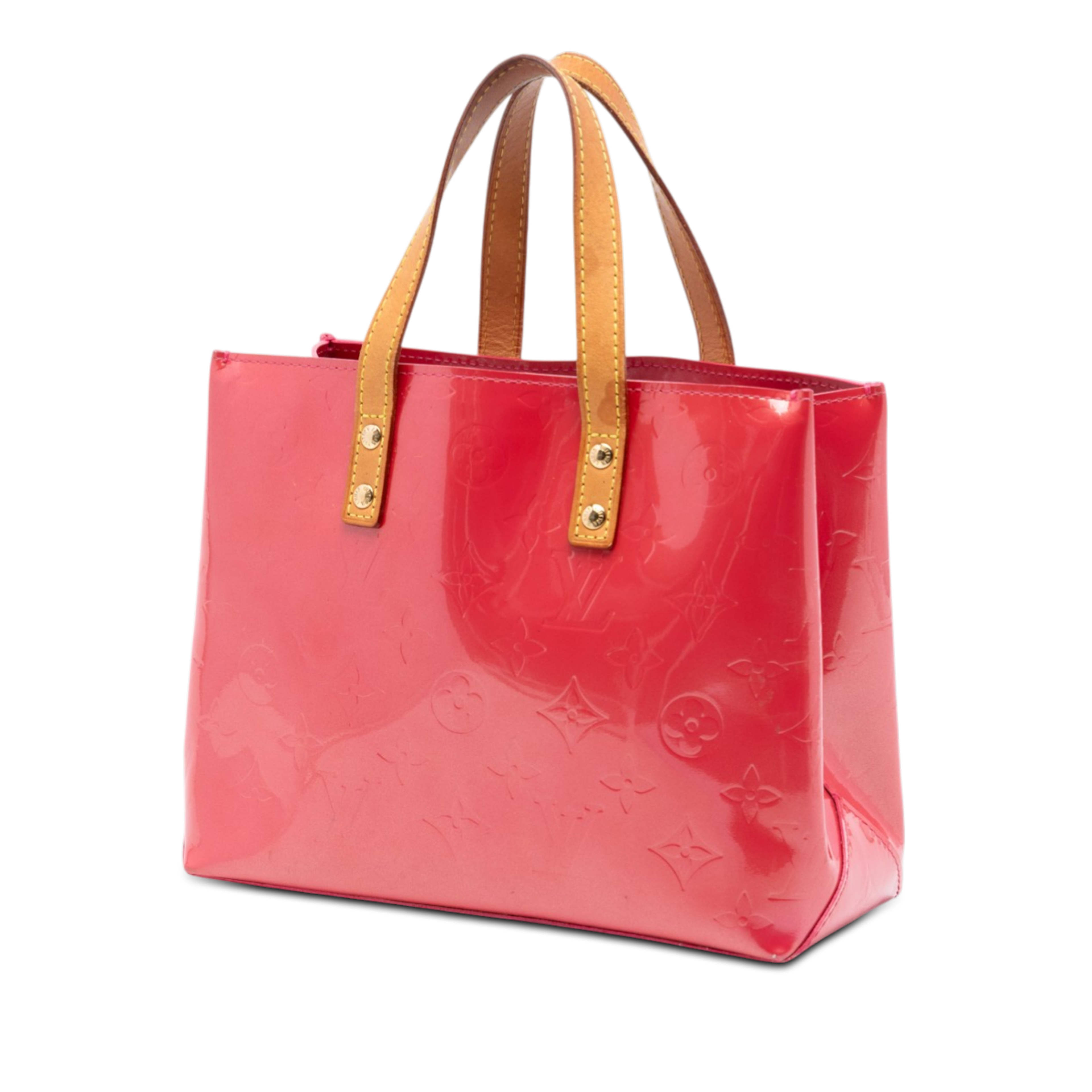 Louis Vuitton Monogram Vernis Reade Pm, från Luxclusif, i färgen dark pink. Klicka för att öppna bilden i stort format