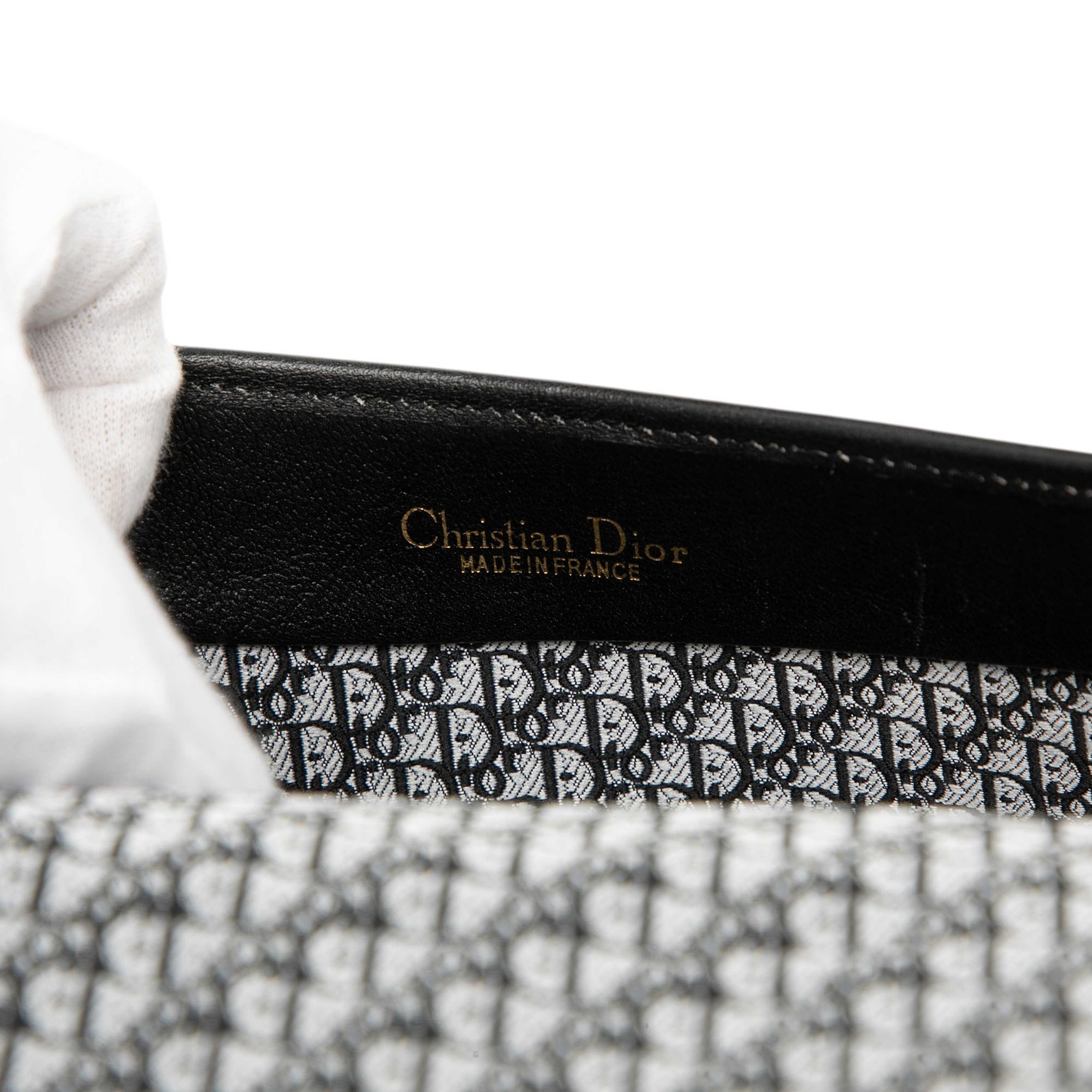 Dior Leather Flap Shoulder Bag, från Luxclusif, i färgen black. Klicka för att öppna bilden i stort format