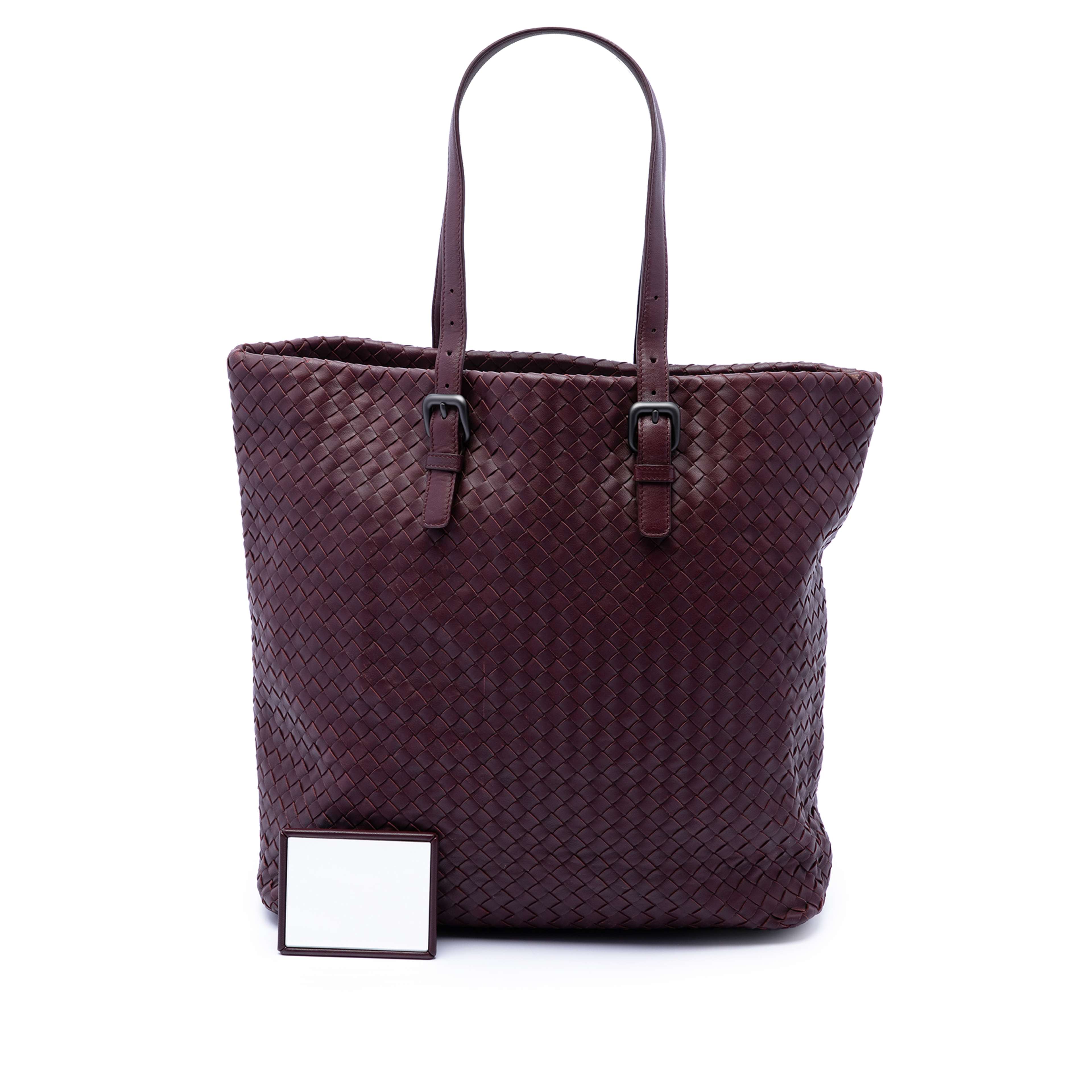 Bottega Veneta Nappa Intrecciato Belt Strap Tote, från Luxclusif, i färgen purpur. Klicka för att öppna bilden i stort format
