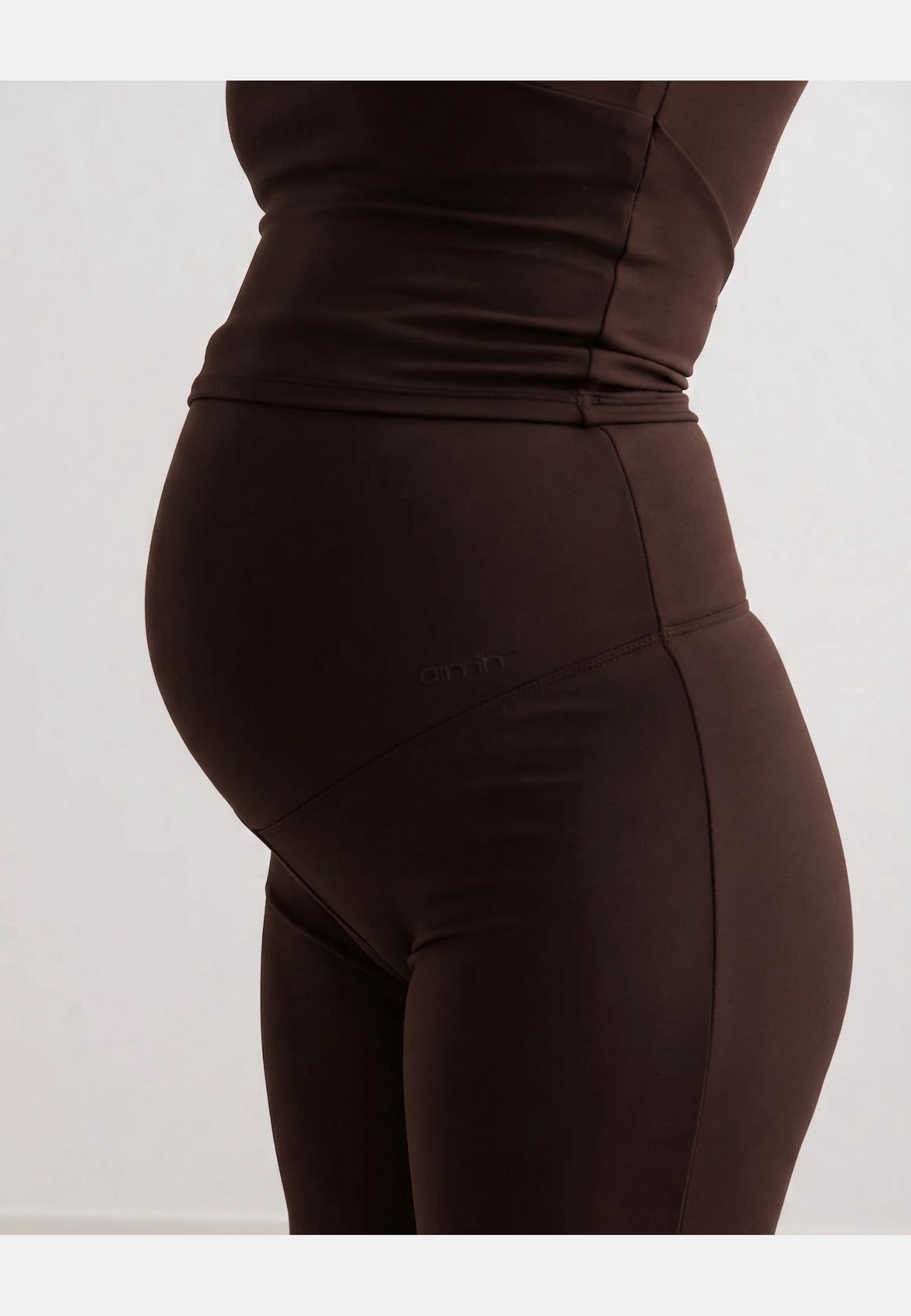 Sense Maternity Wide Pants, från aim'n, i färgen chocolate. Klicka för att öppna bilden i stort format