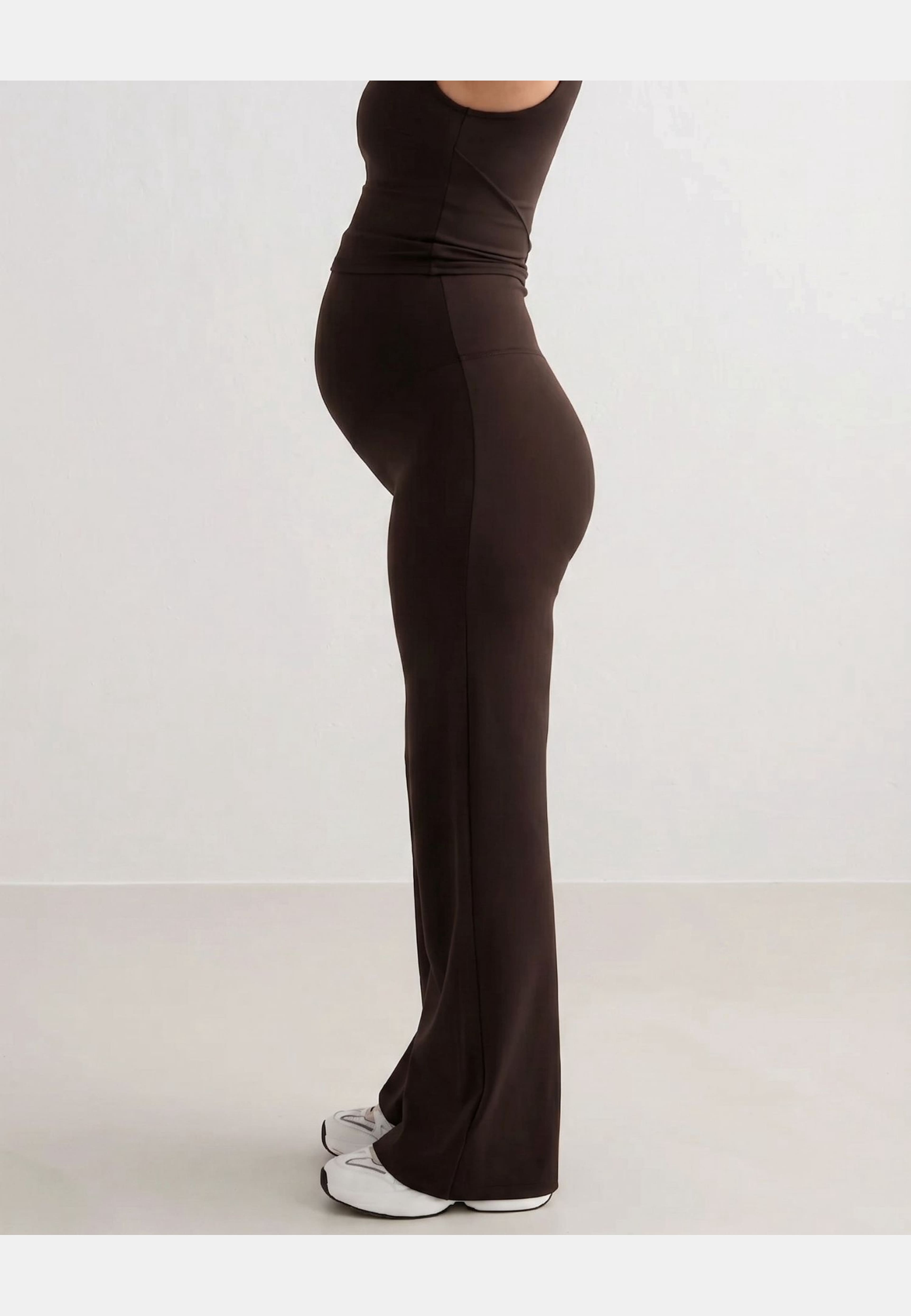 Sense Maternity Wide Pants, från aim'n, i färgen chocolate. Klicka för att öppna bilden i stort format
