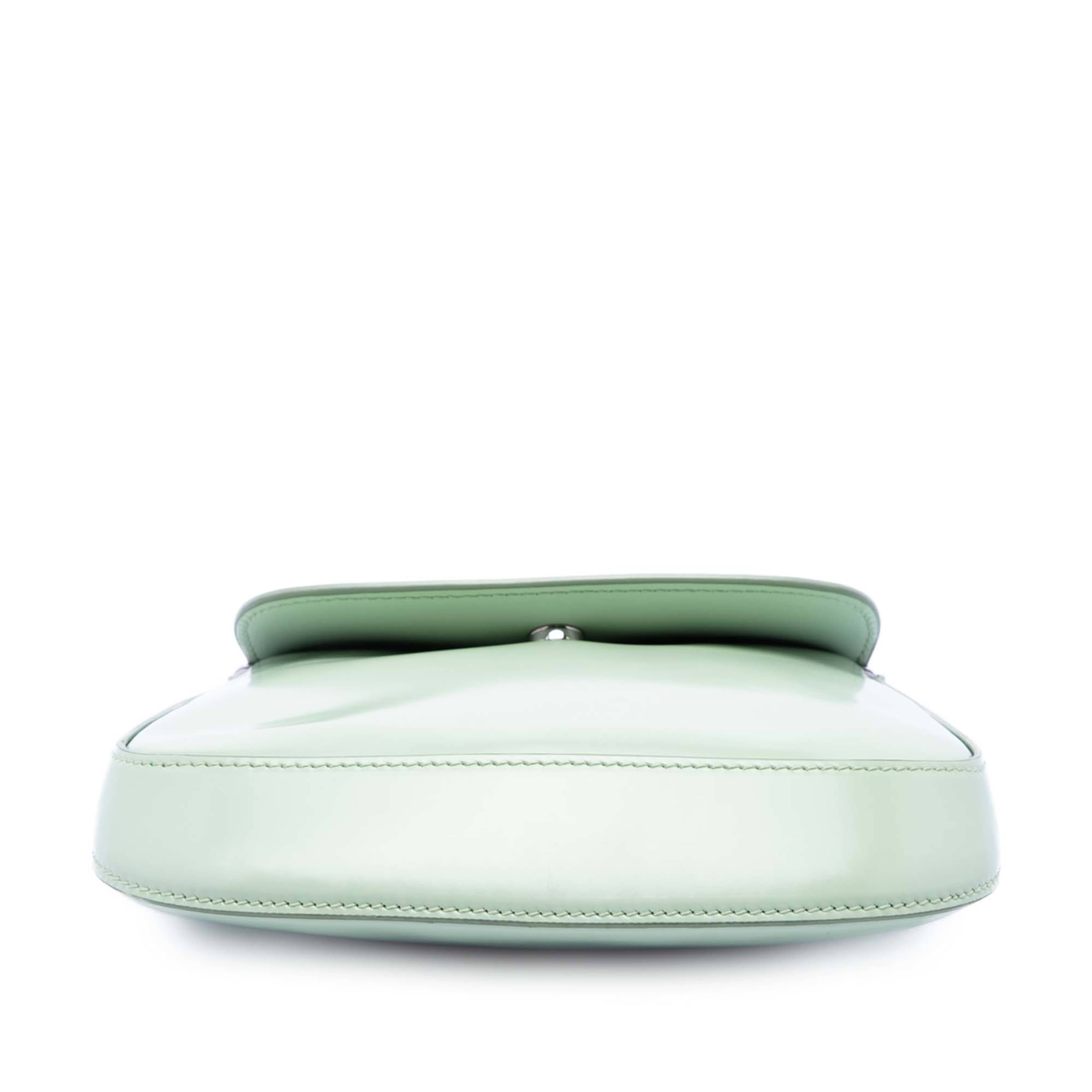 Prada Mini Brushed Leather Cleo Bag, från Luxclusif, i färgen grön. Klicka för att öppna bilden i stort format