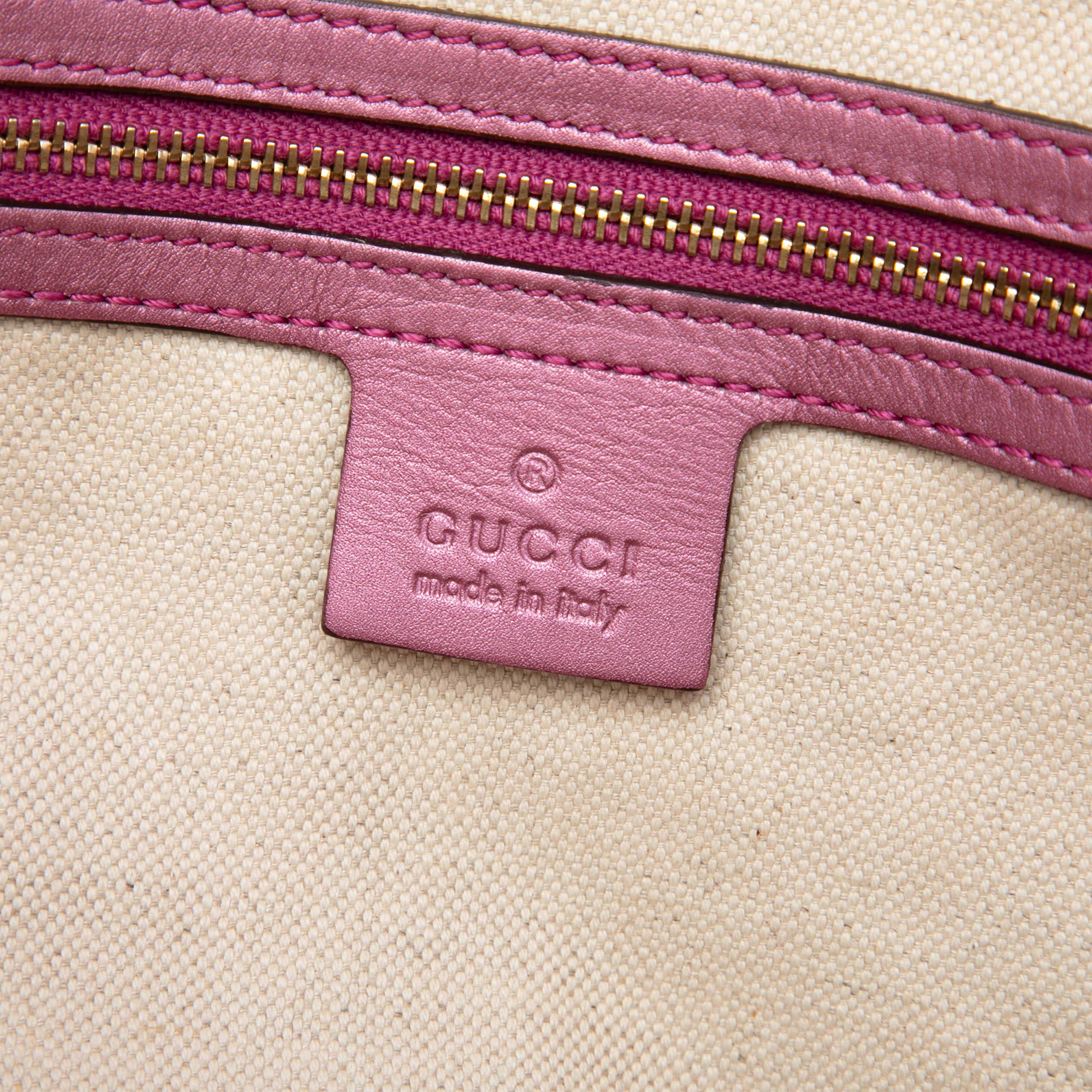 Gucci Metallic Guccissima Heart Bit Satchel, från Luxclusif, i färgen rosa. Klicka för att öppna bilden i stort format