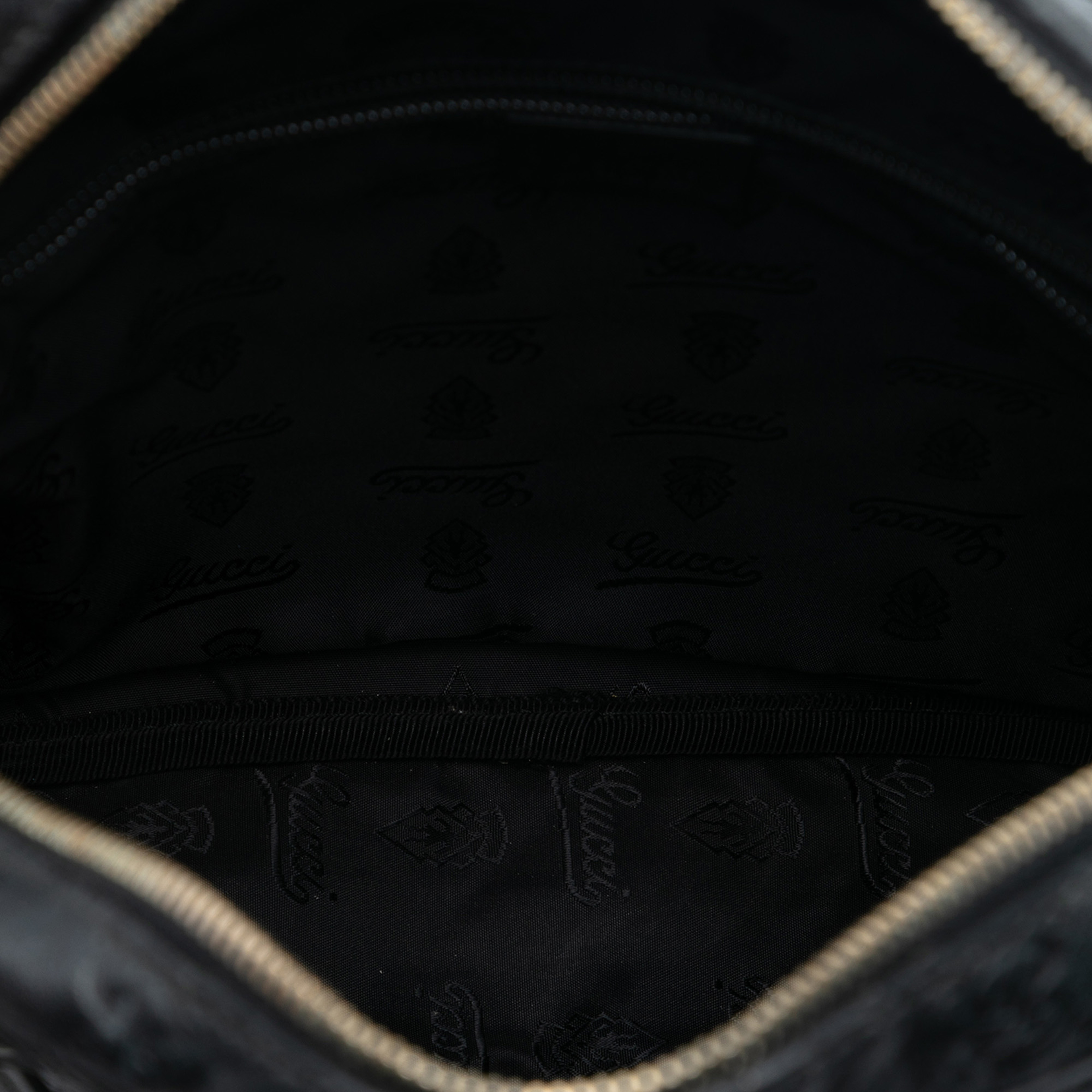 Gucci Guccissima Crossbody, från Luxclusif, i färgen black. Klicka för att öppna bilden i stort format