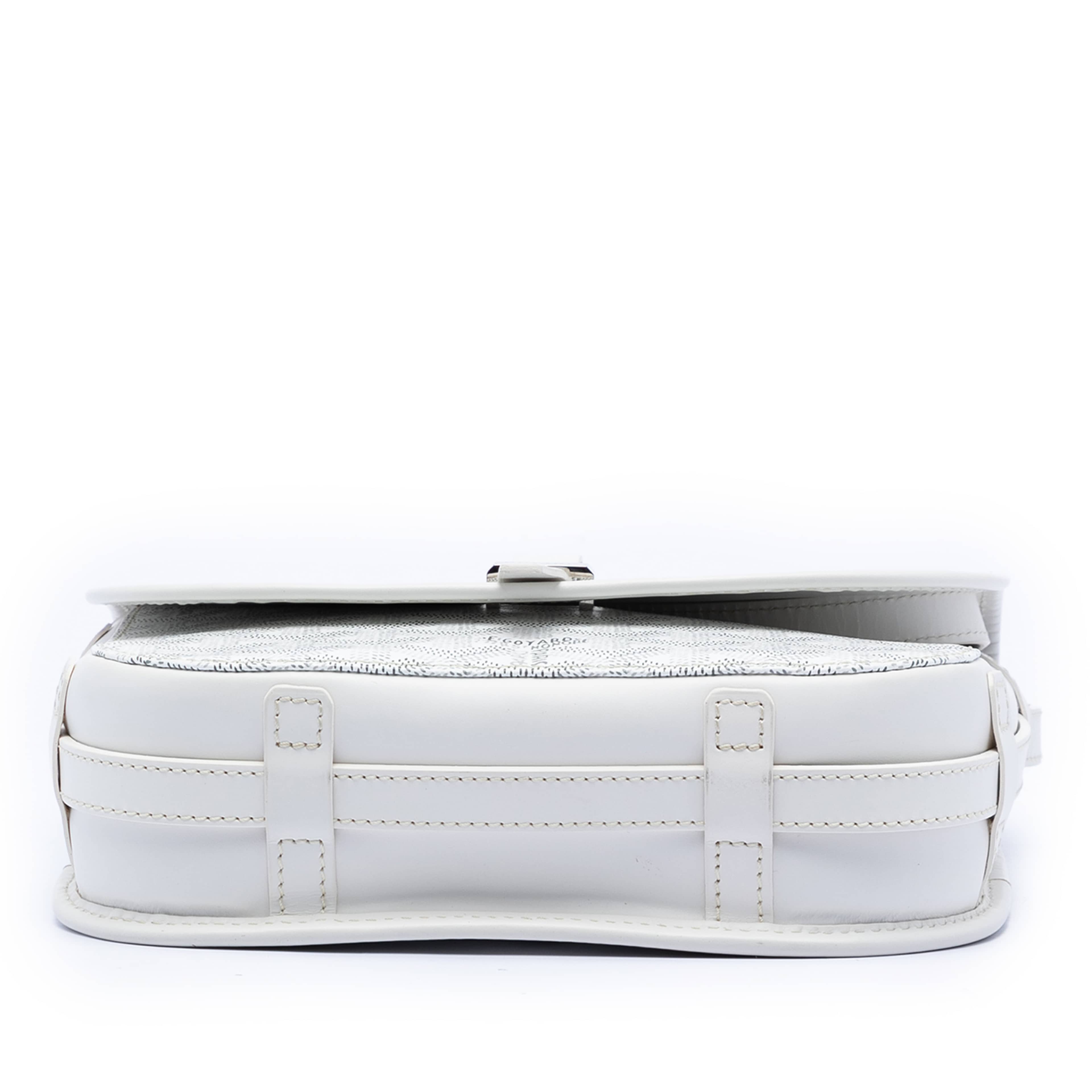 Goyard Goyardine Belvedere Ii Pm, från Luxclusif, i färgen white. Klicka för att öppna bilden i stort format