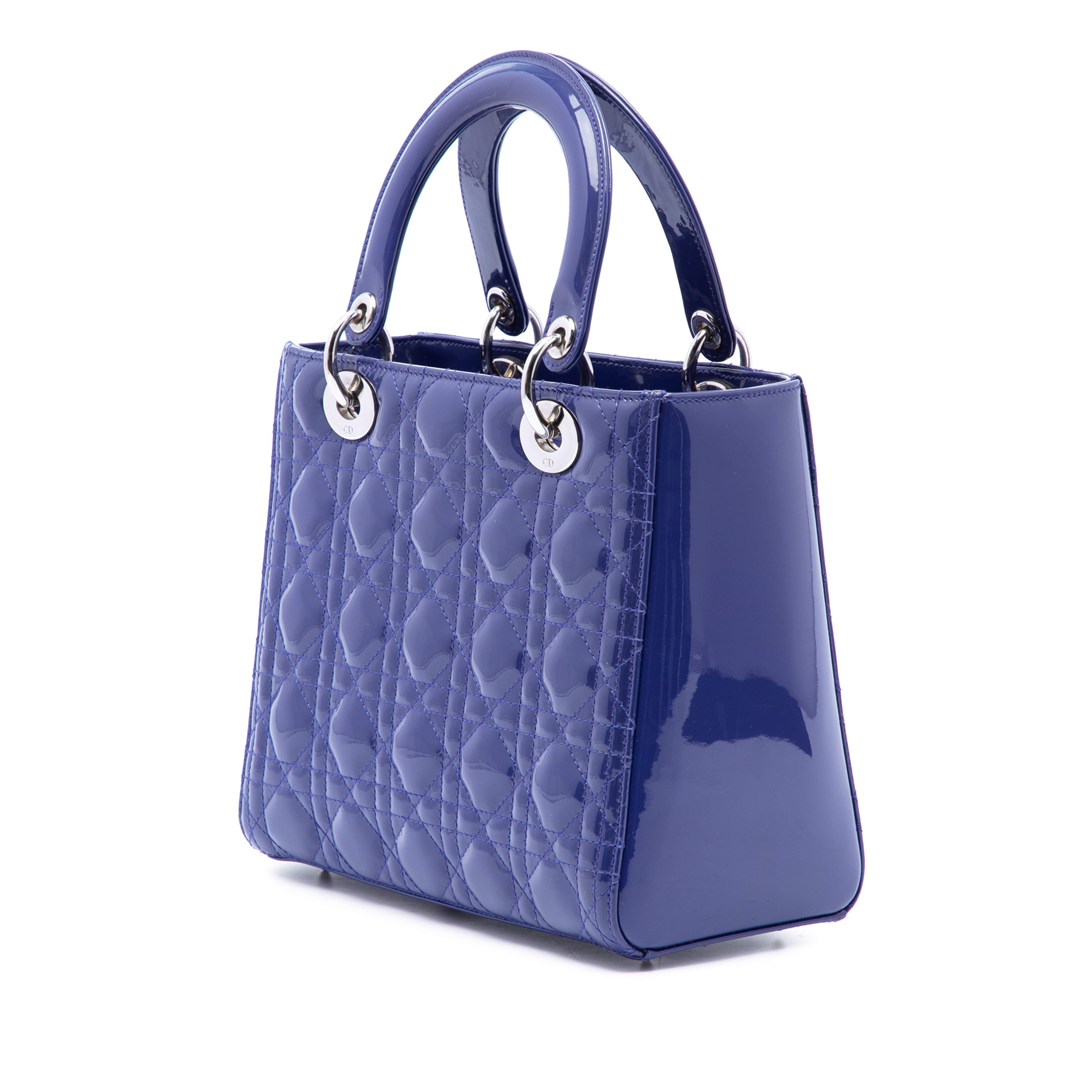 Dior Medium Patent Cannage Lady Dior, från Luxclusif, i färgen blå. Klicka för att öppna bilden i stort format