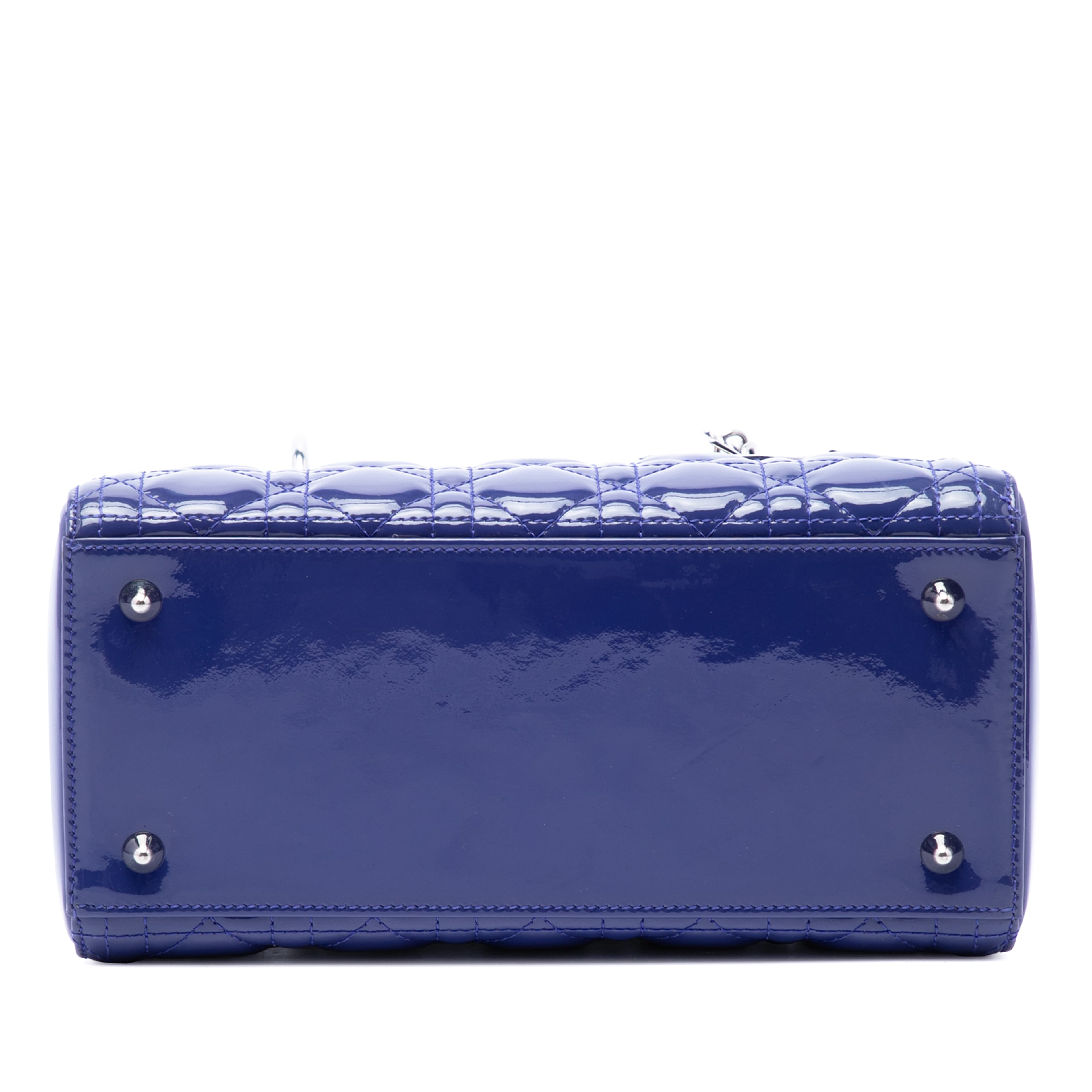 Dior Medium Patent Cannage Lady Dior, från Luxclusif, i färgen blå. Klicka för att öppna bilden i stort format