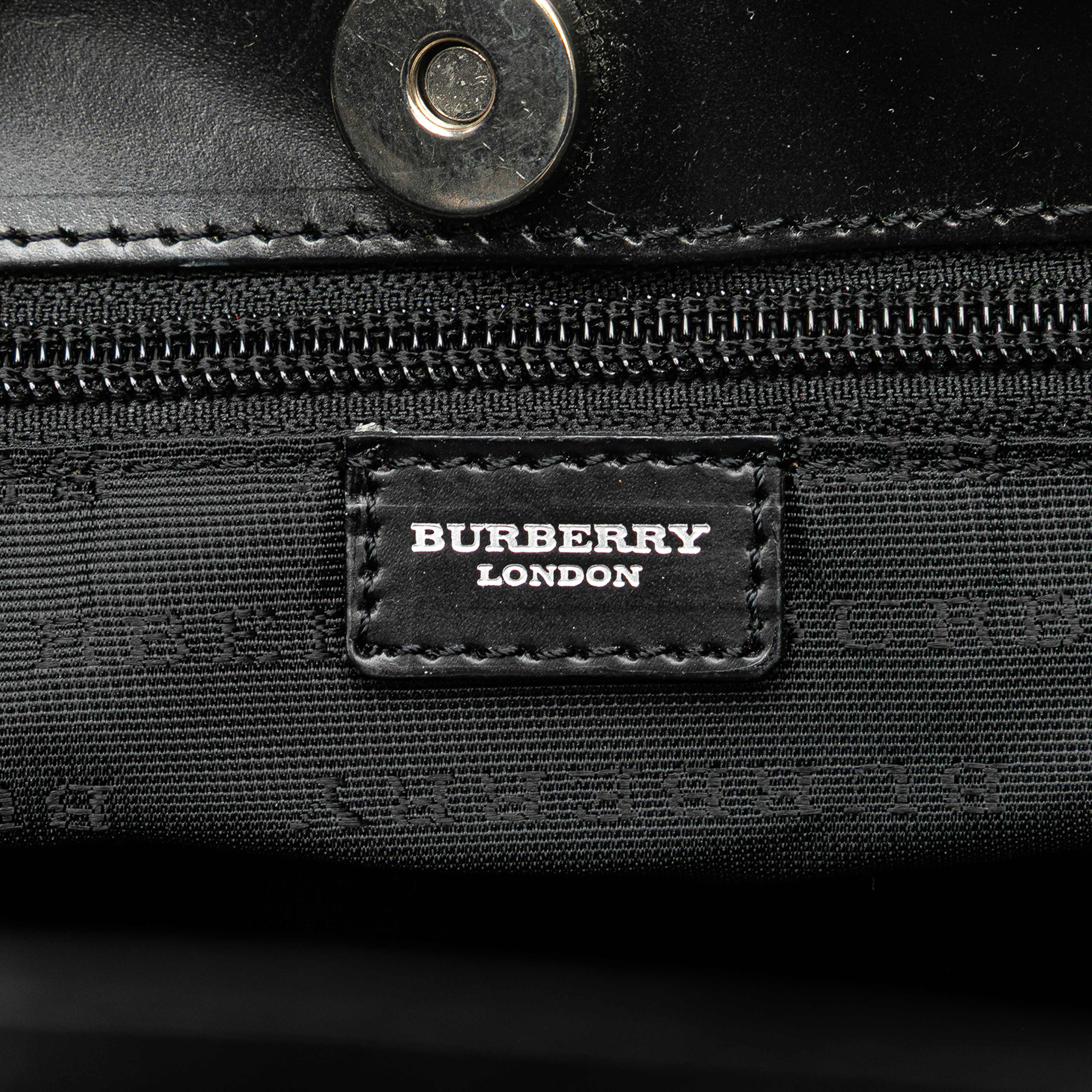 Burberry House Check Coated Canvas Tote, från Luxclusif, i färgen beige.